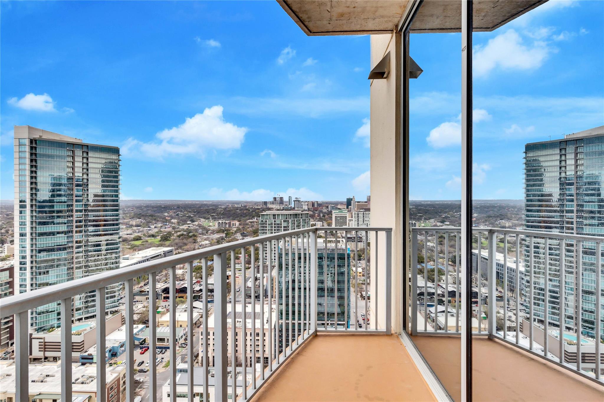 360 Nueces ST # 2910