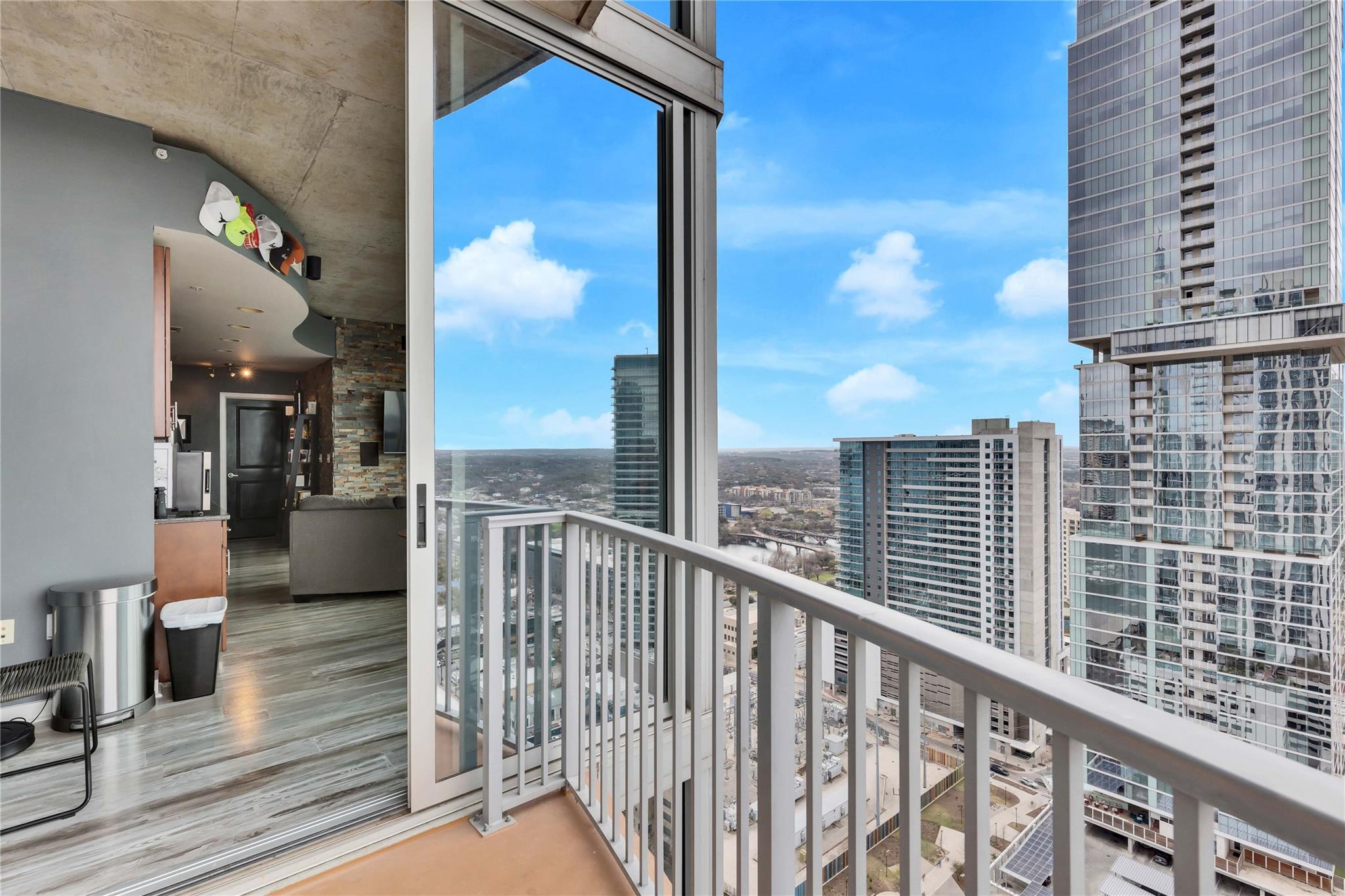 360 Nueces ST # 2910