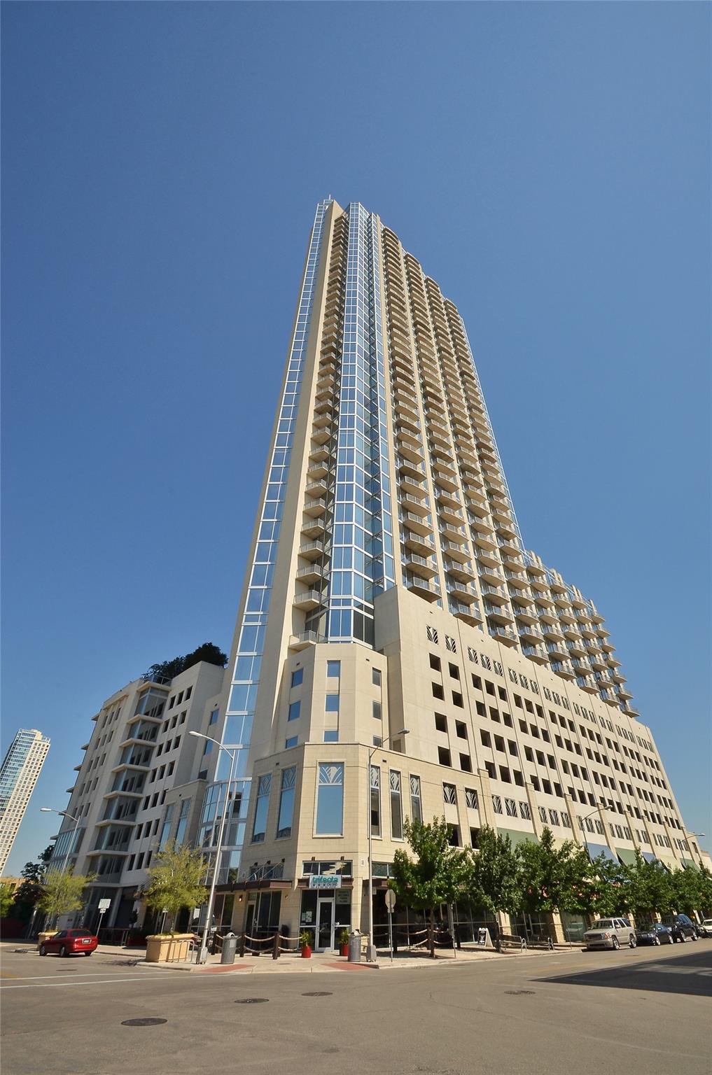 360 Nueces ST # 2910