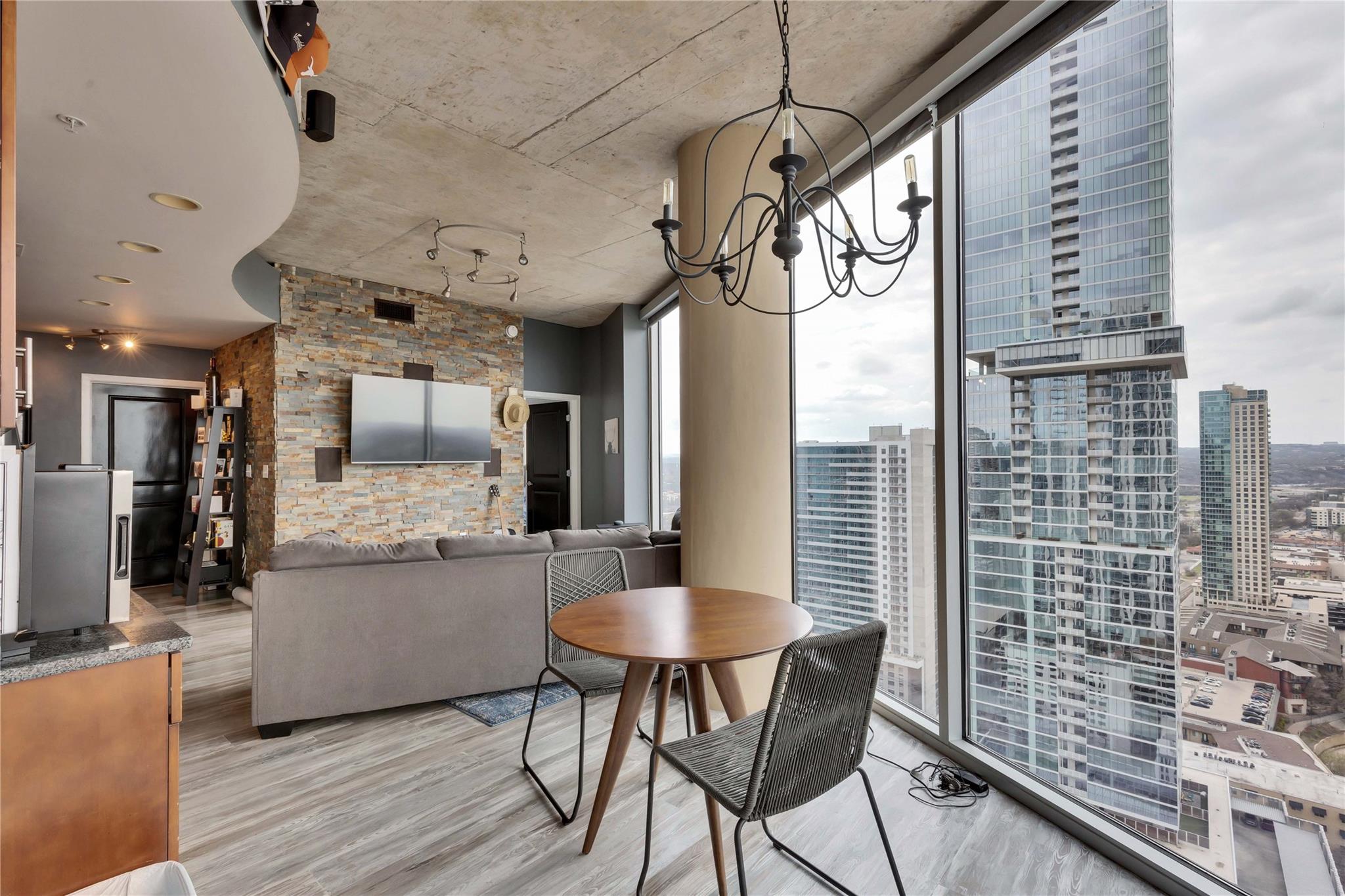 360 Nueces ST # 2910