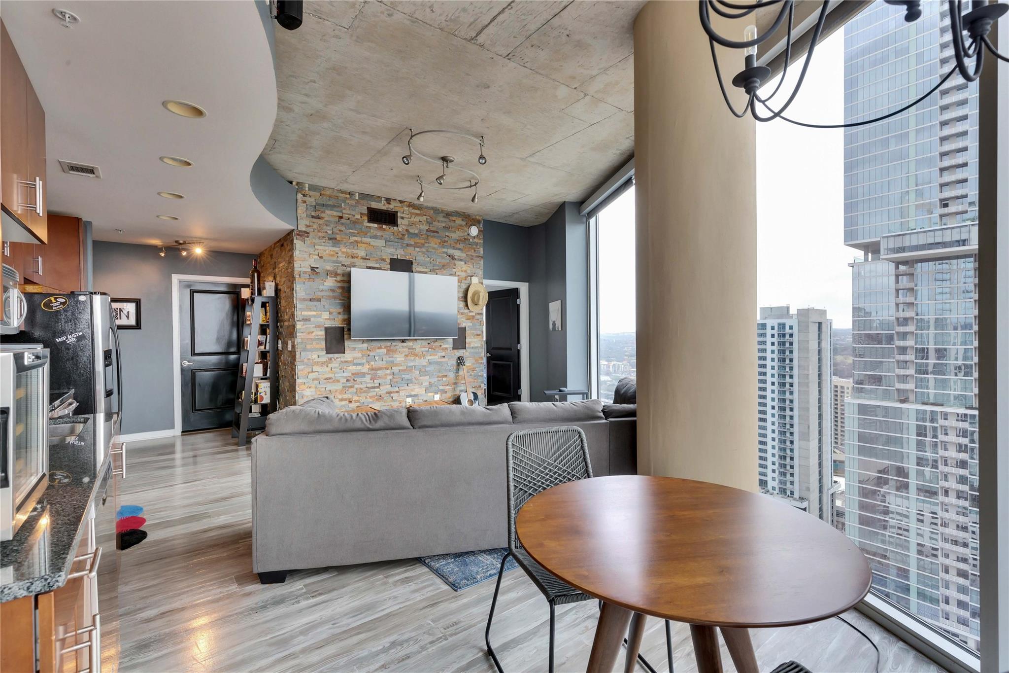 360 Nueces ST # 2910