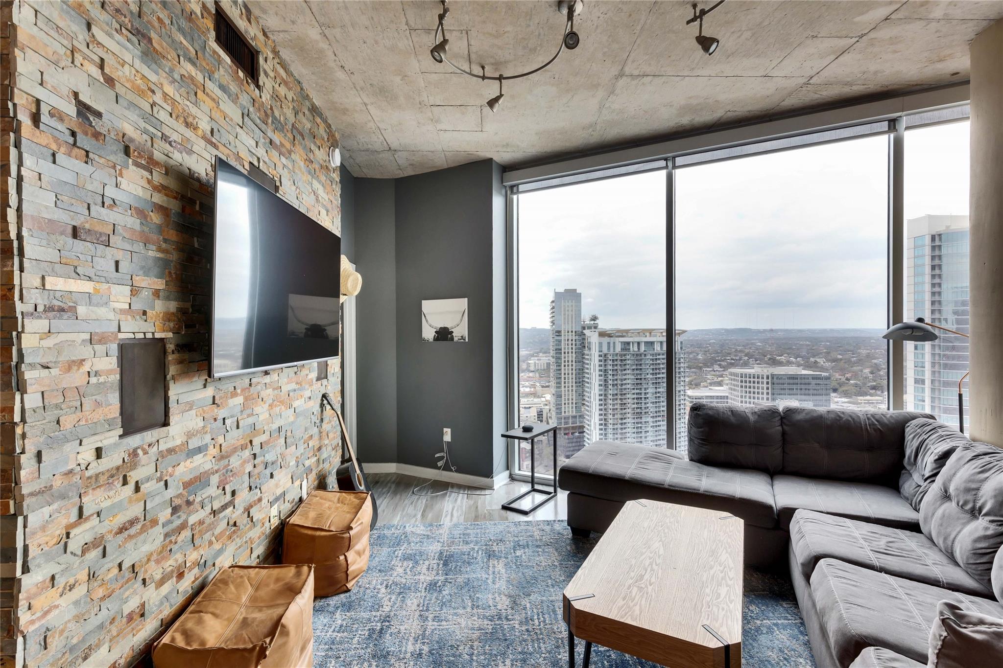 360 Nueces ST # 2910