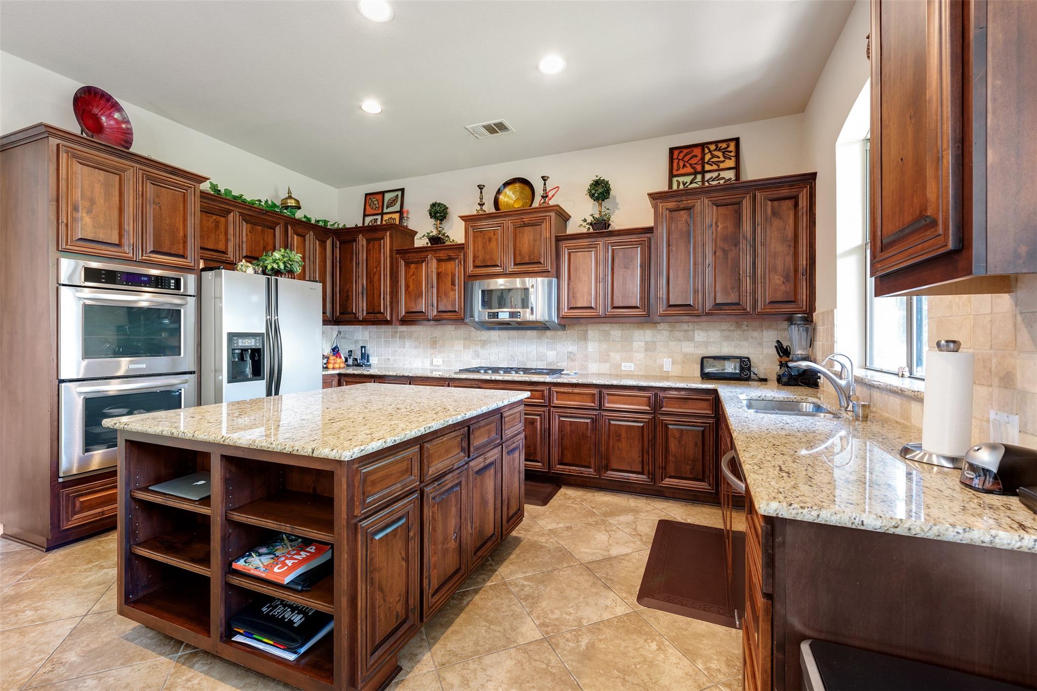 3808 Avery Woods LN