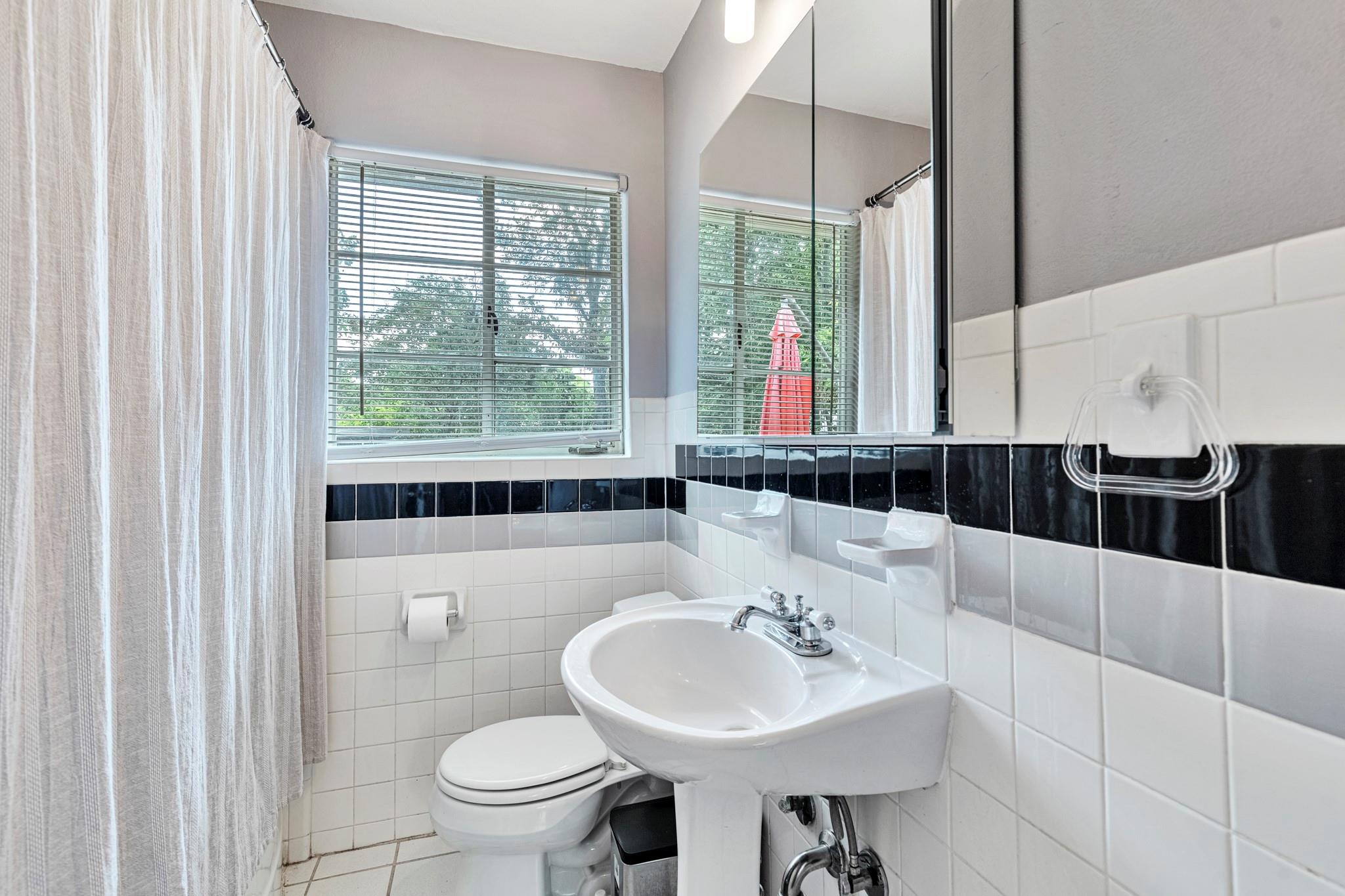 1715 W Saint Johns Ave