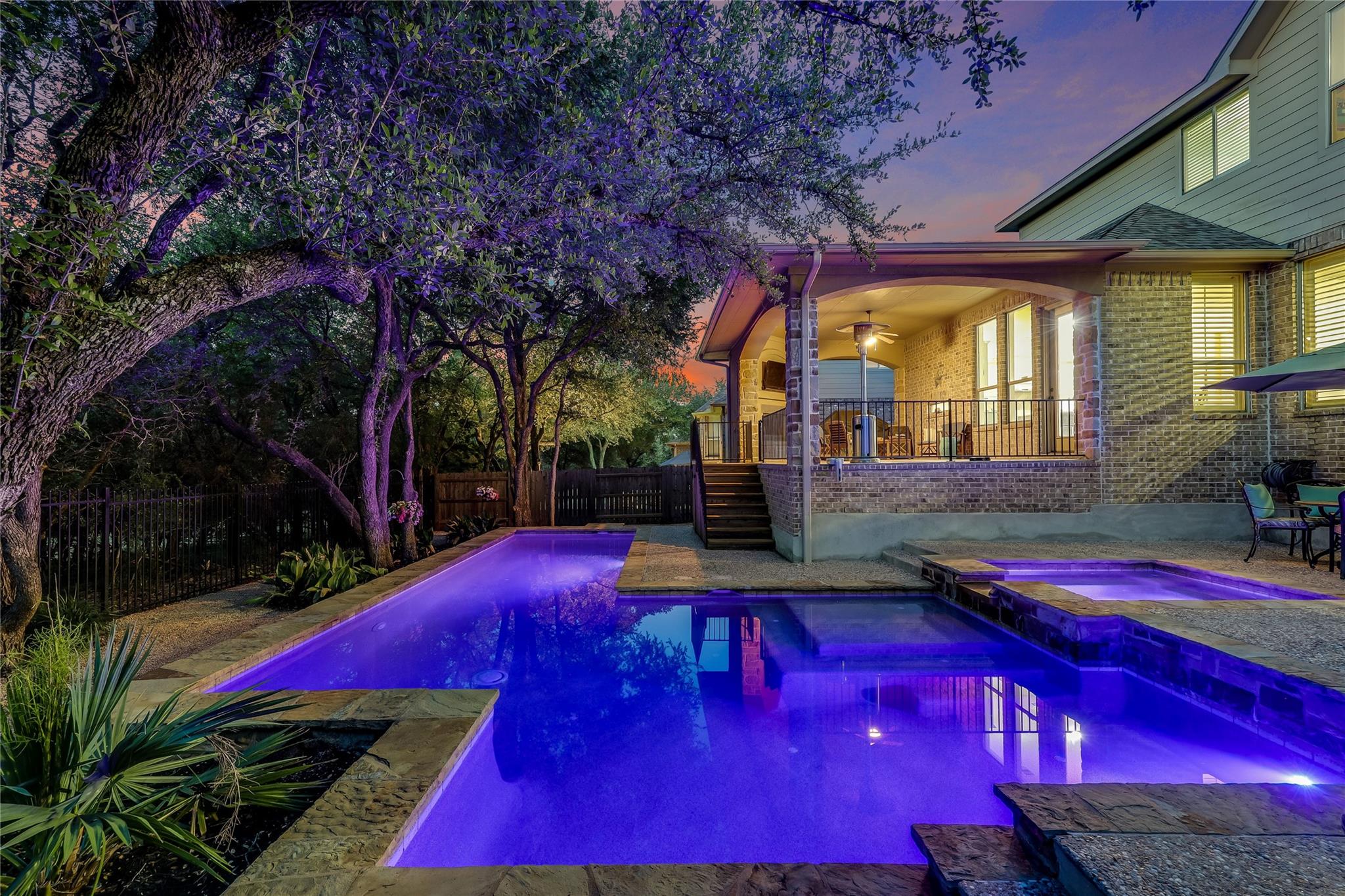 321 Angus DR