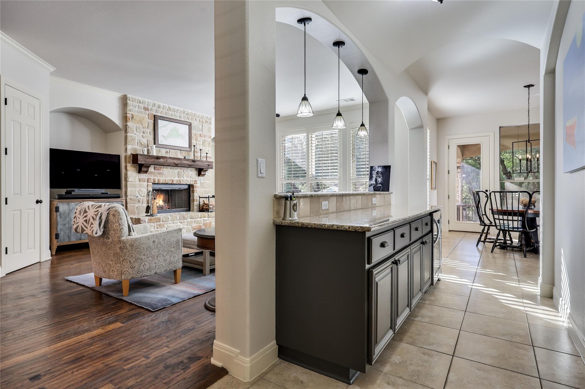 321 Angus DR
