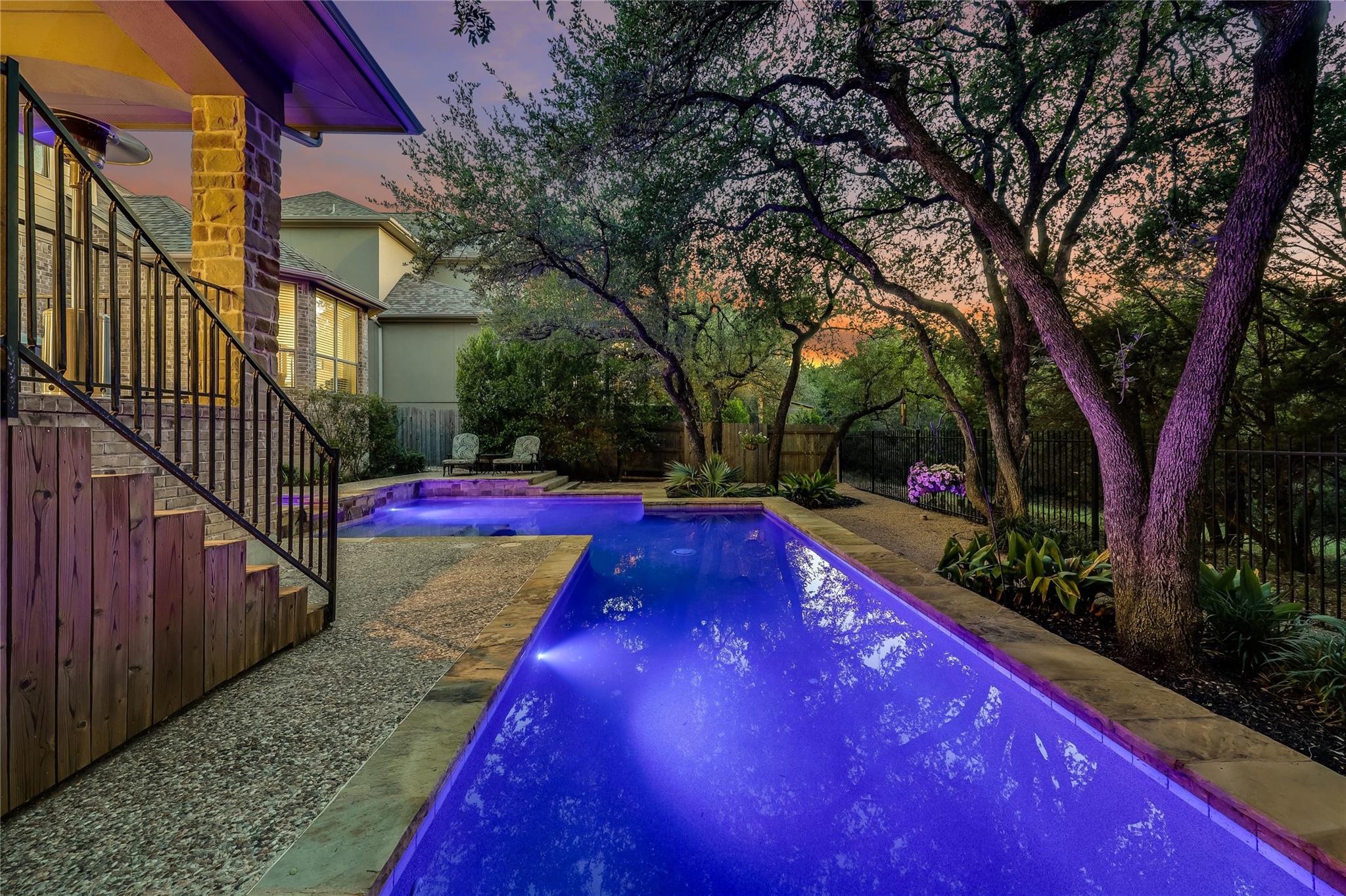 321 Angus DR