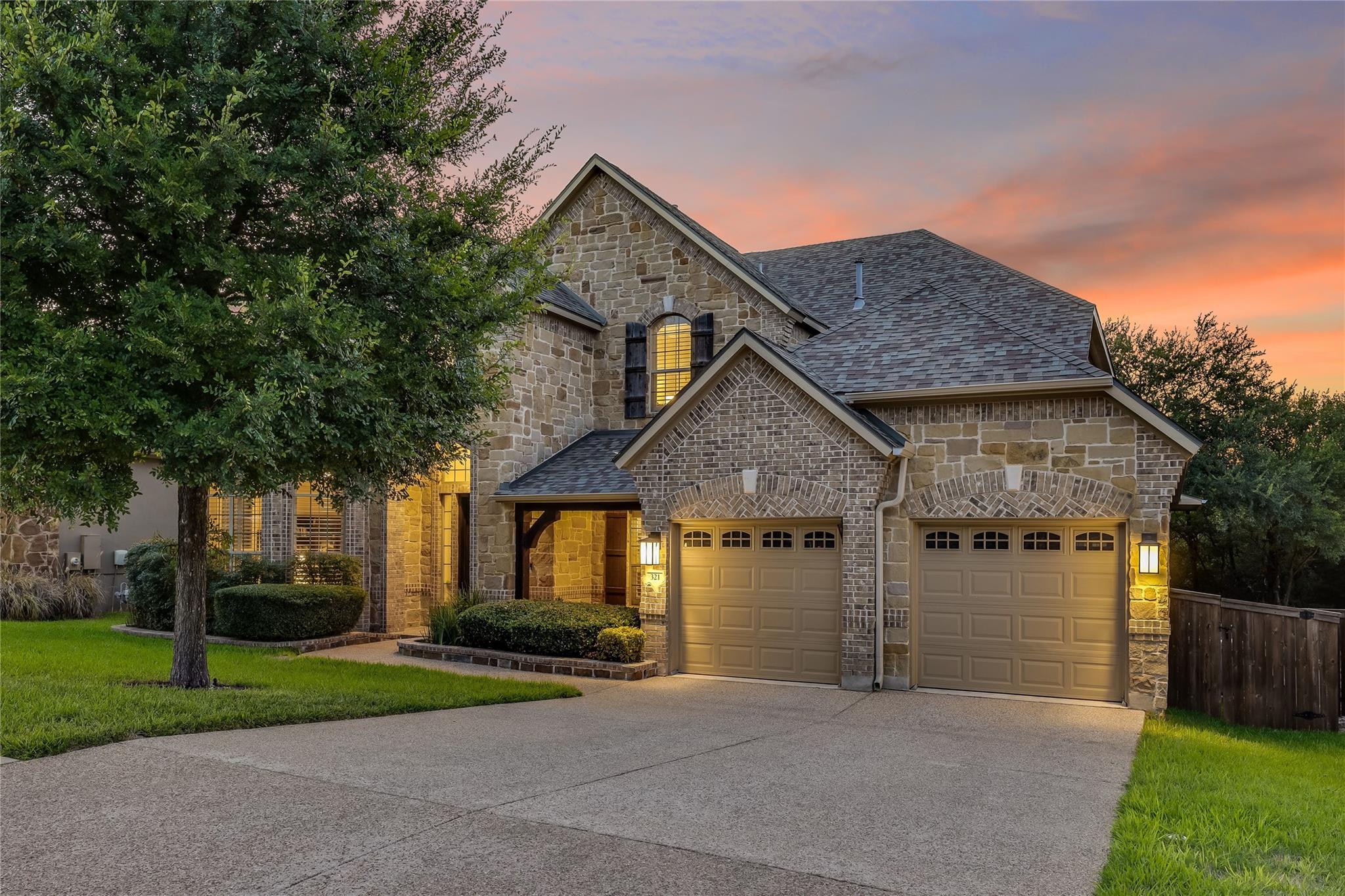 321 Angus DR