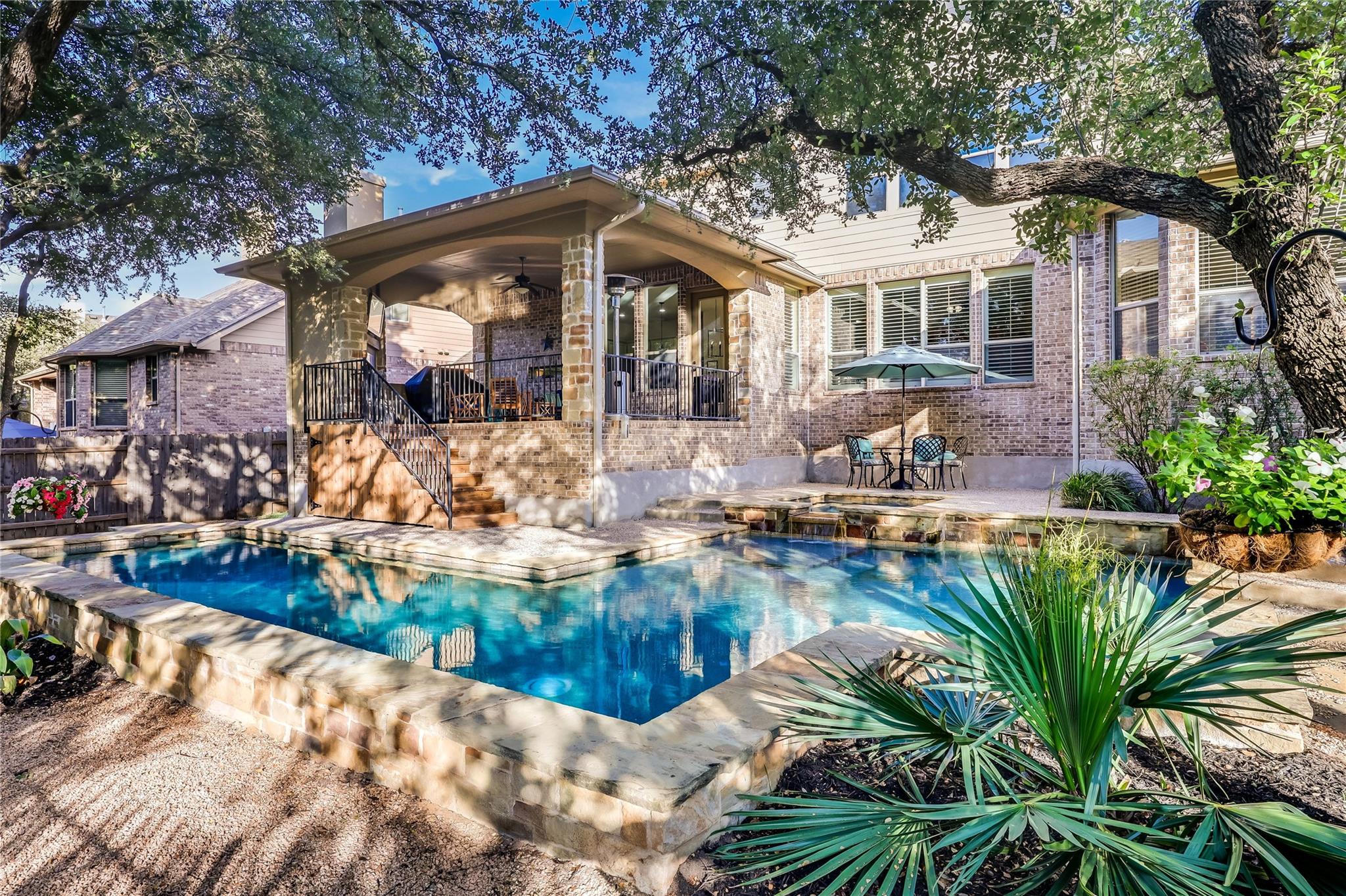 321 Angus DR