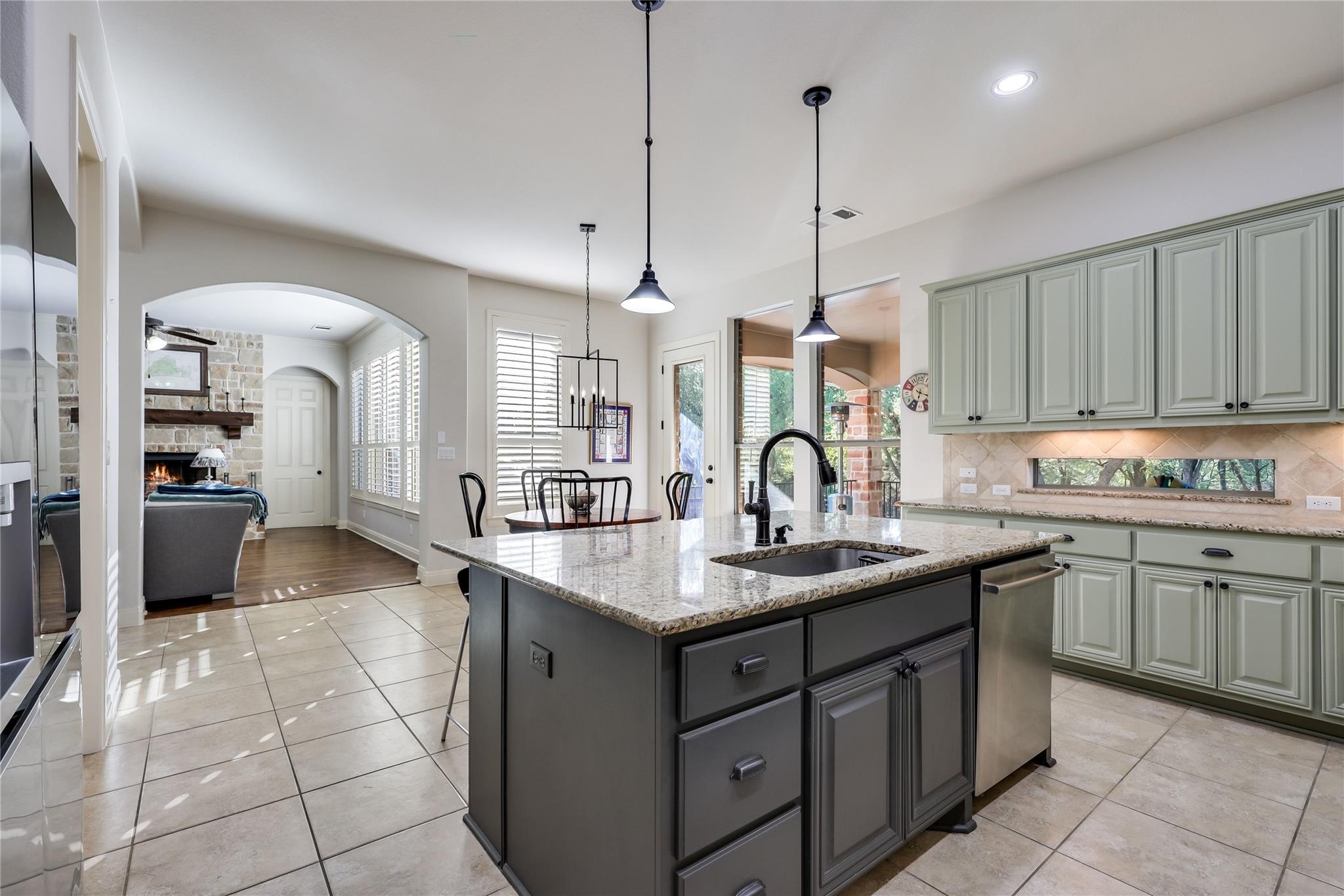 321 Angus DR