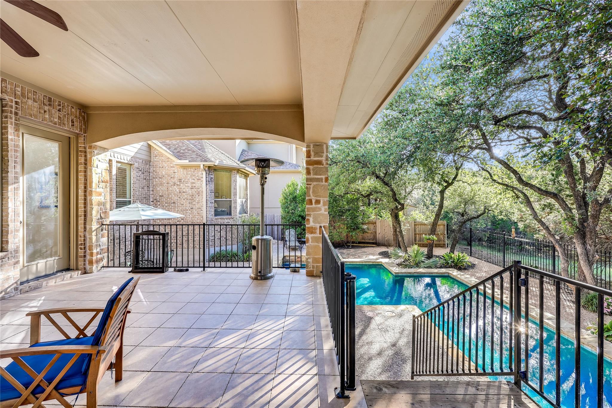 321 Angus DR