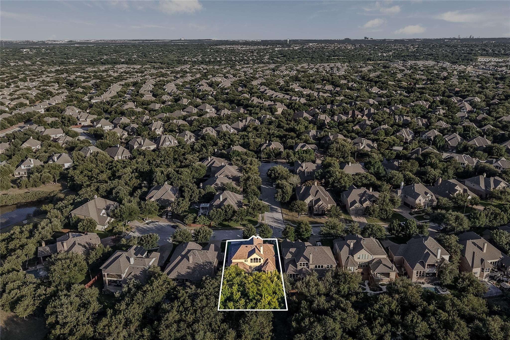 321 Angus DR