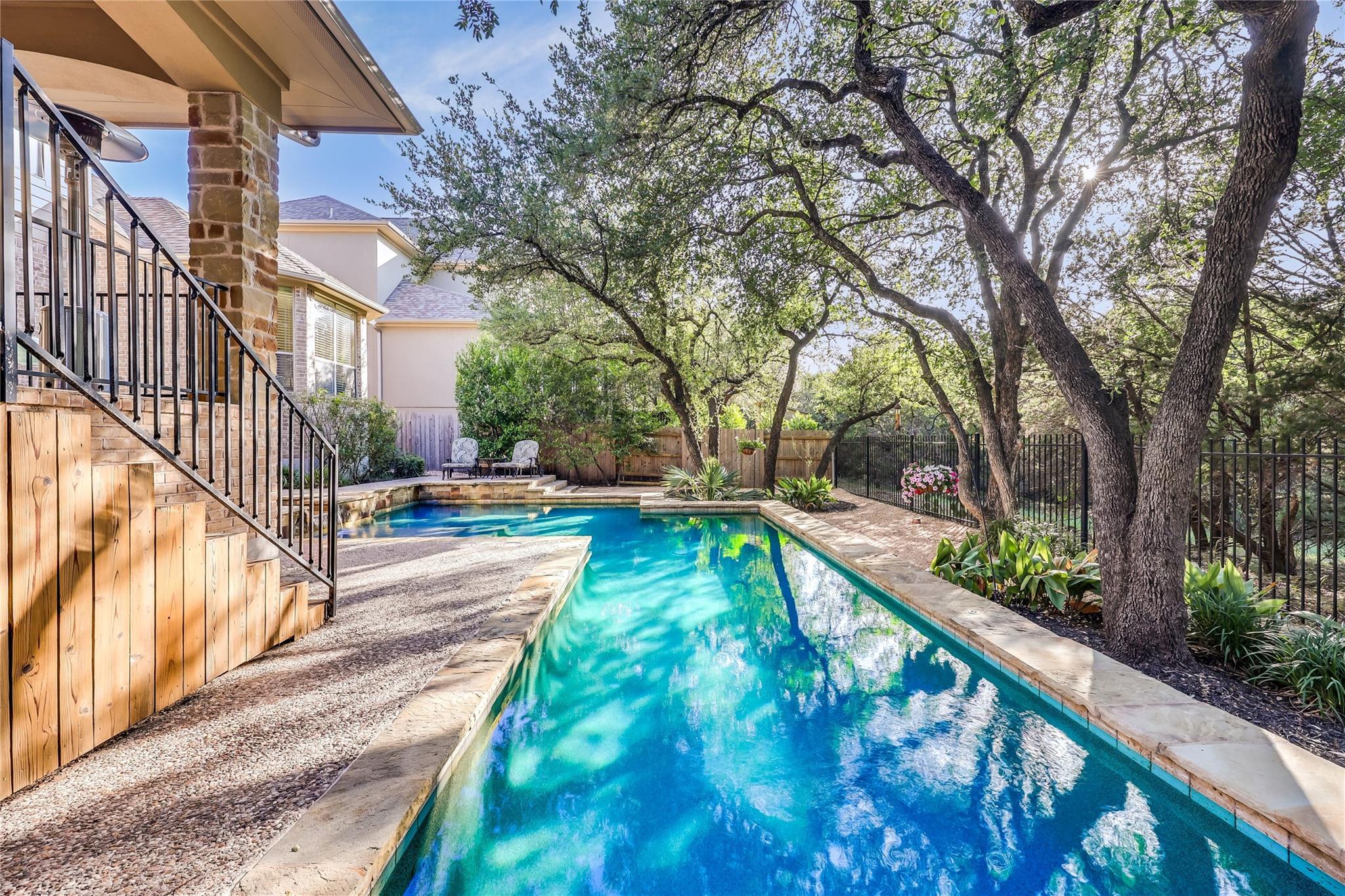 321 Angus DR