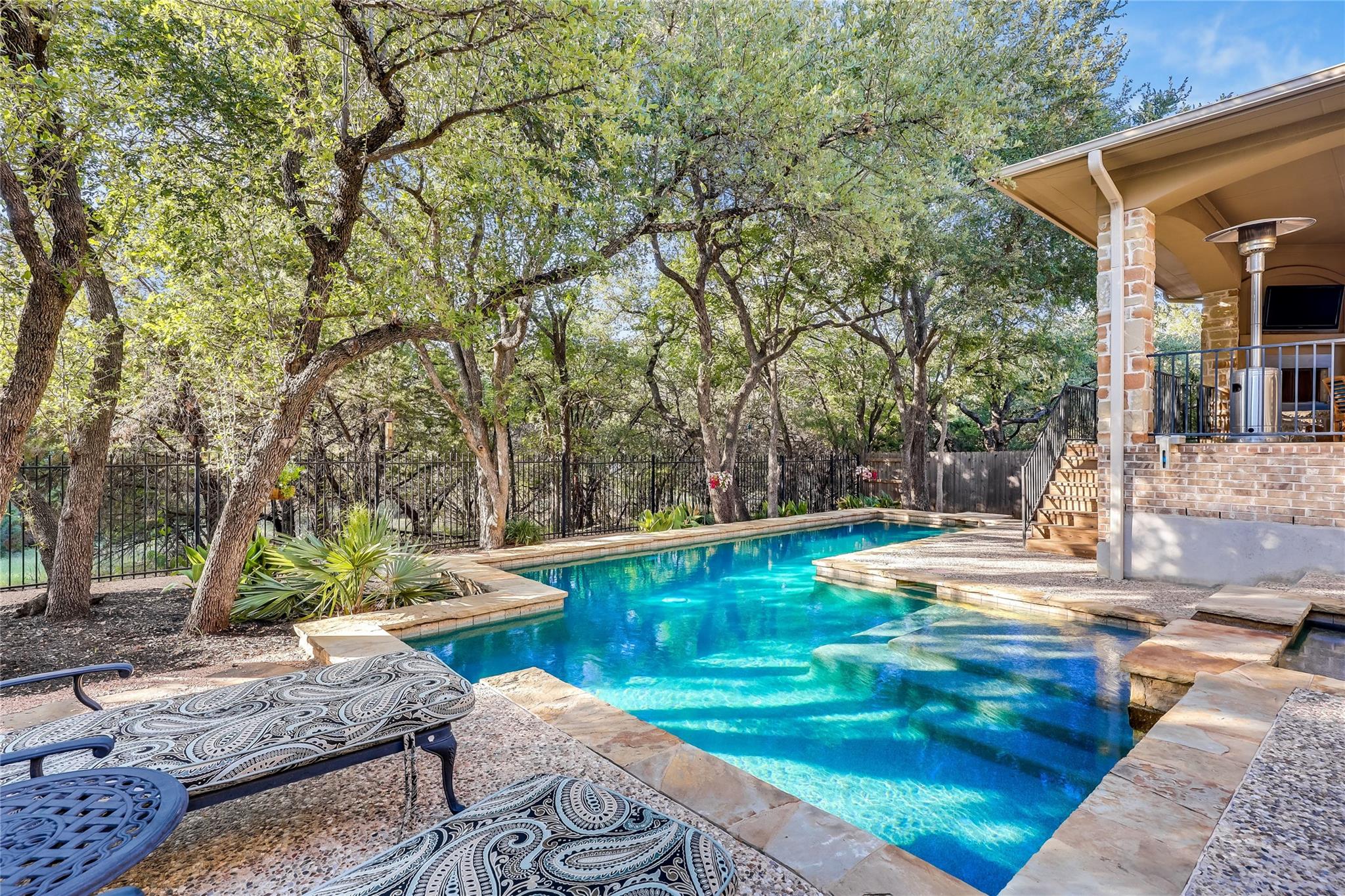 321 Angus DR