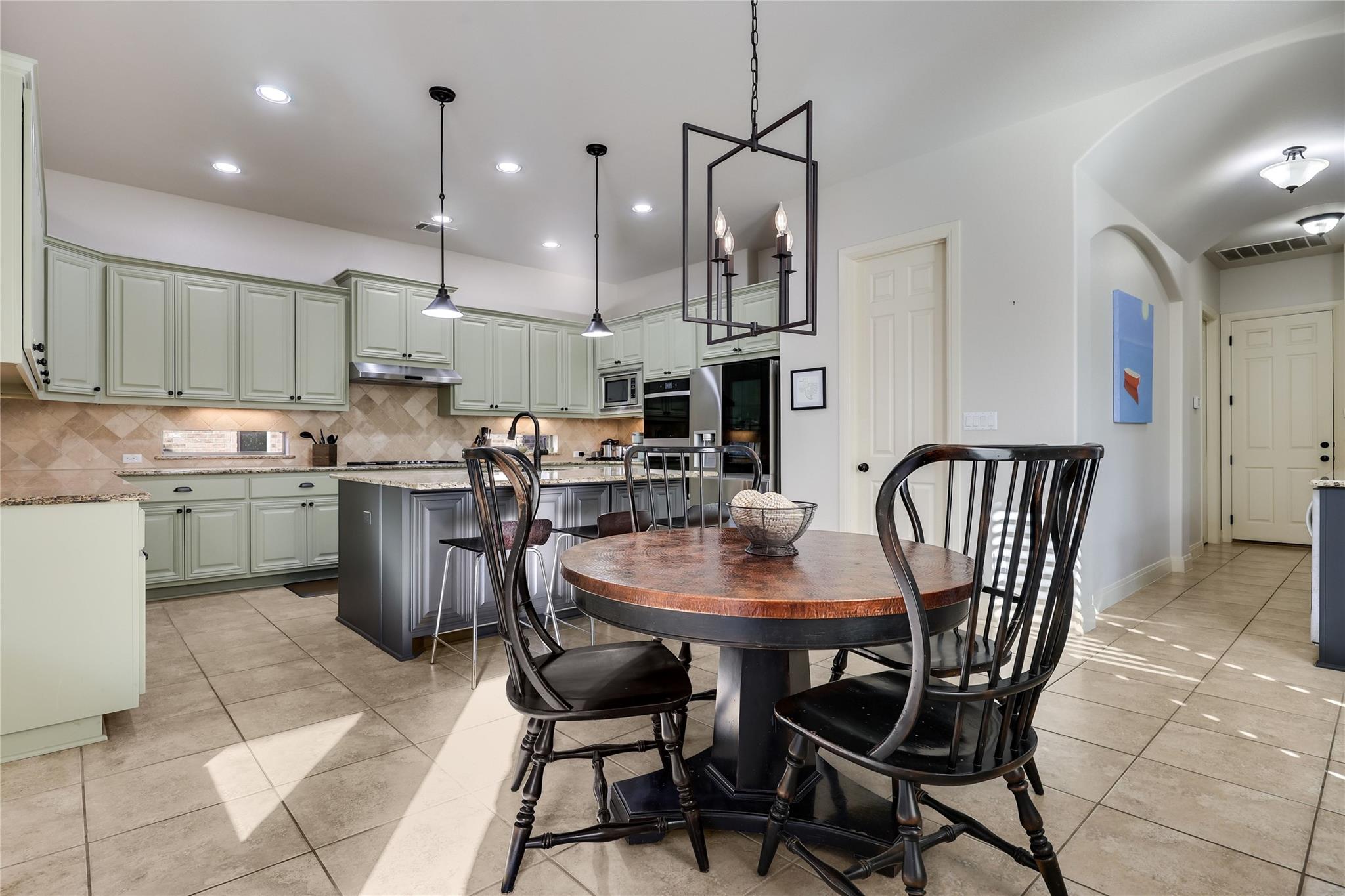 321 Angus DR