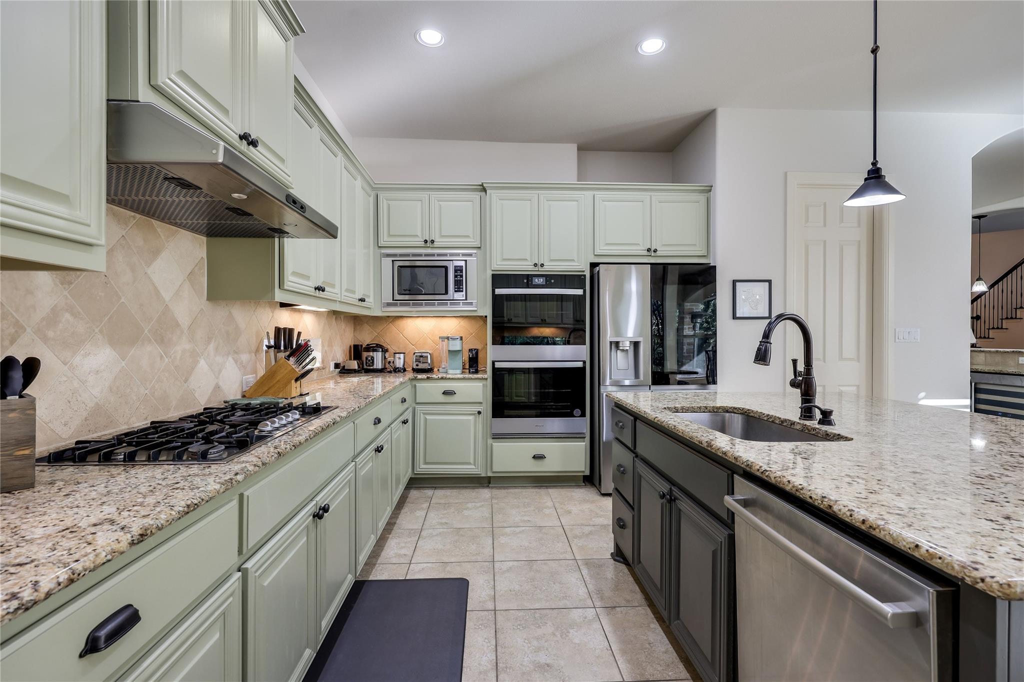 321 Angus DR