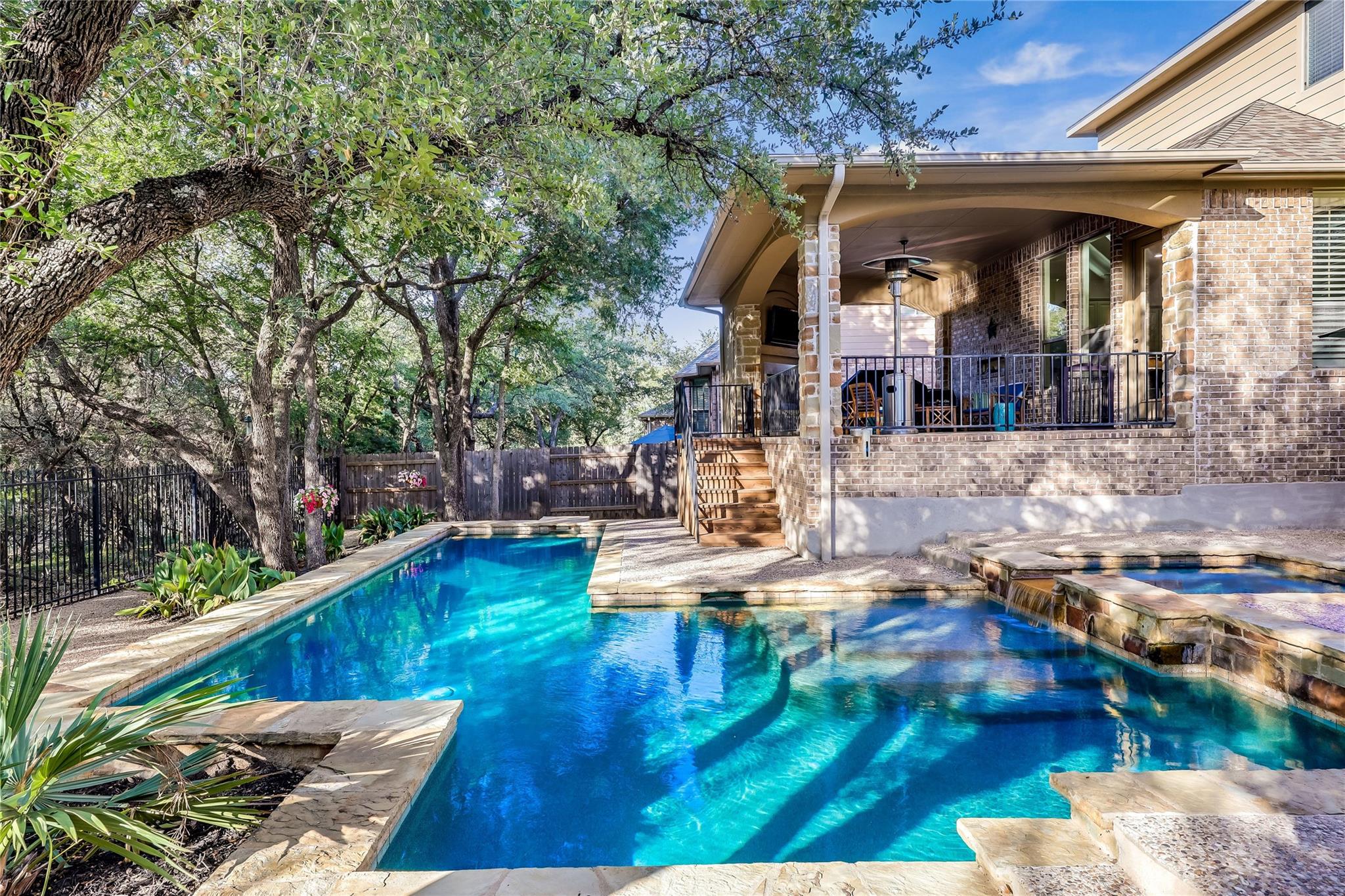 321 Angus DR
