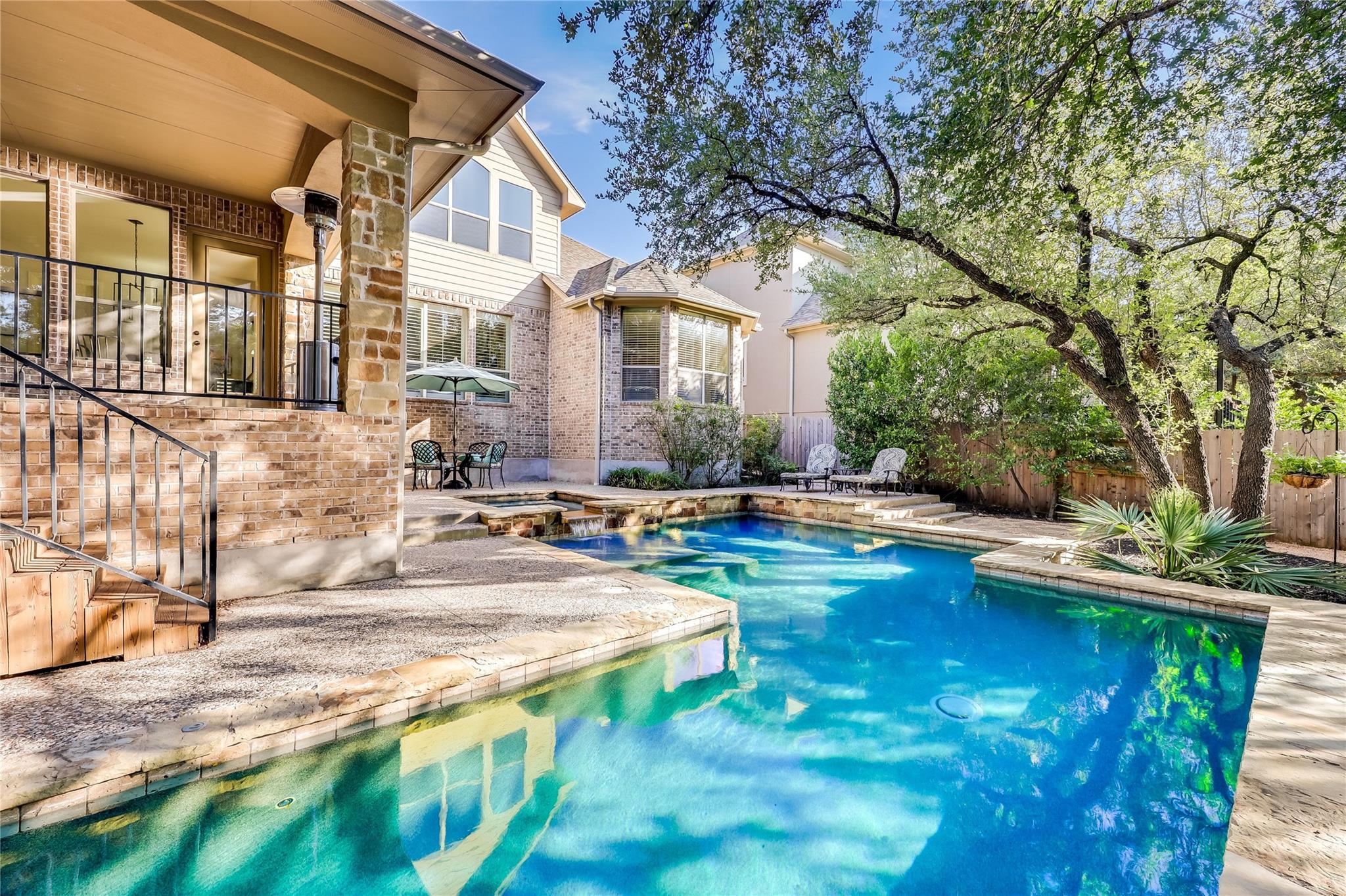 321 Angus DR