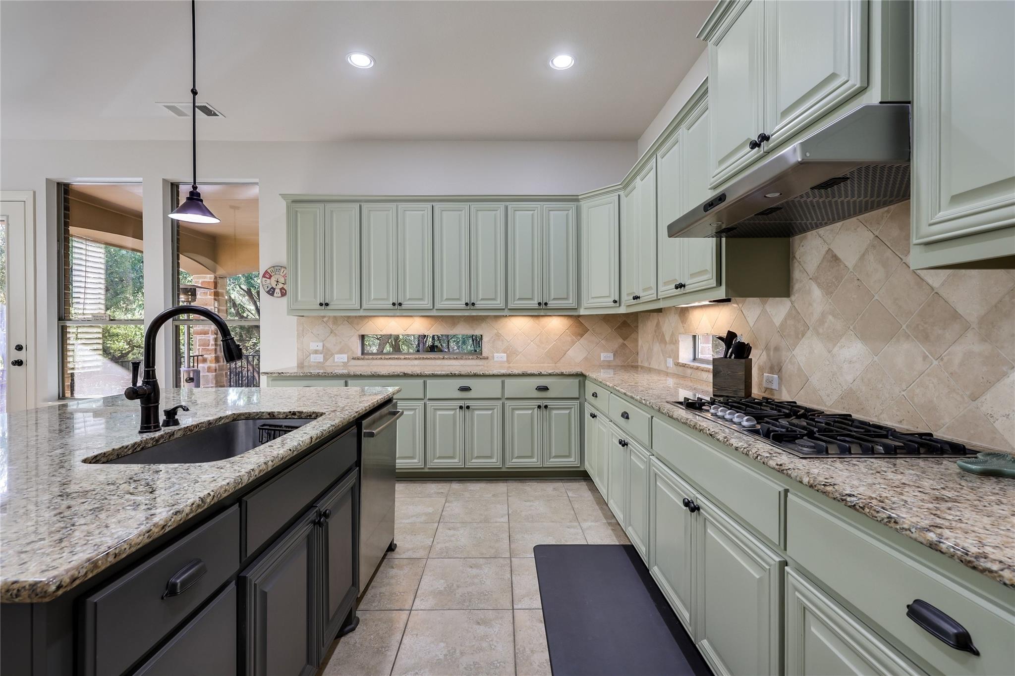 321 Angus DR