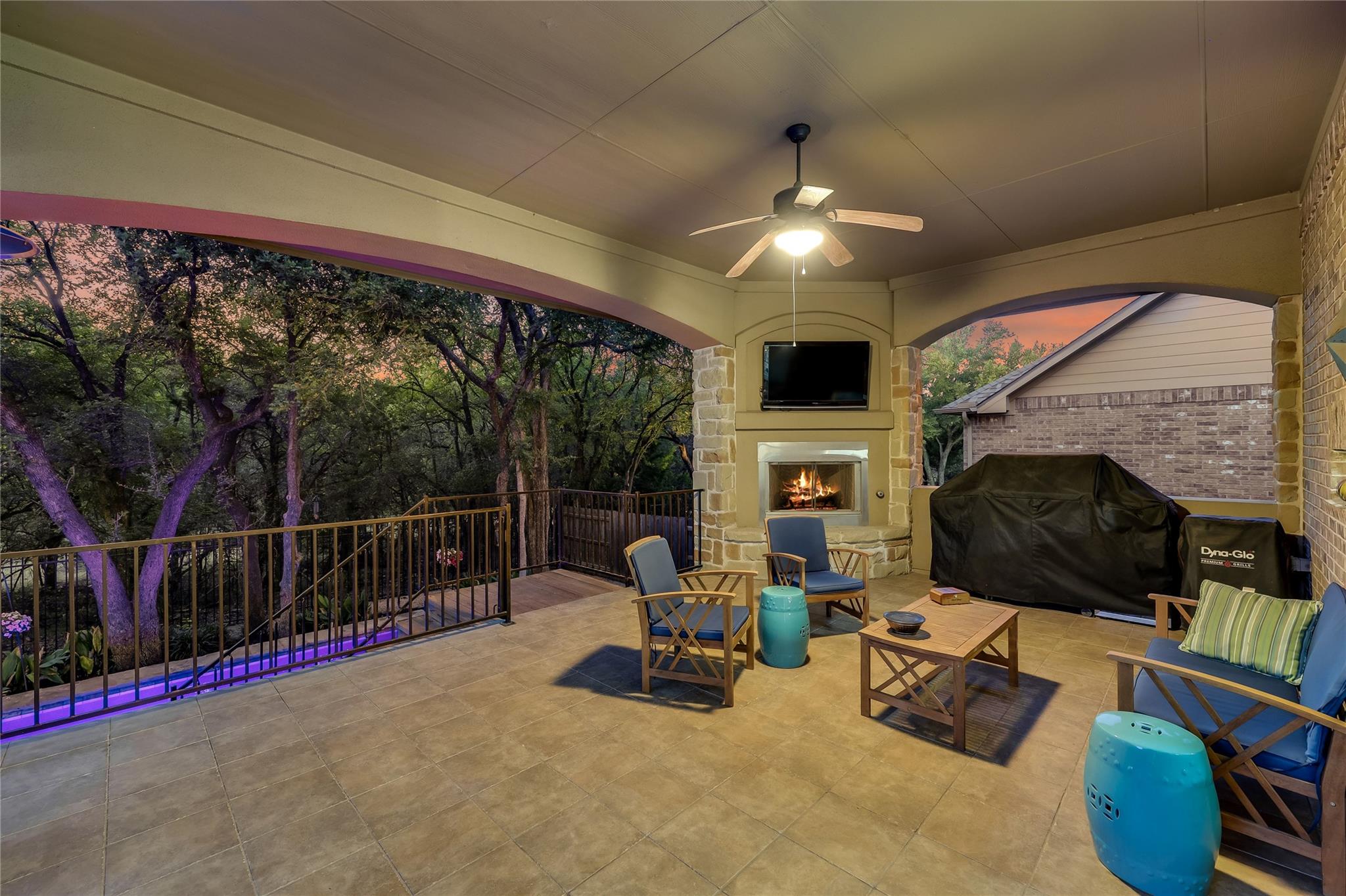 321 Angus DR