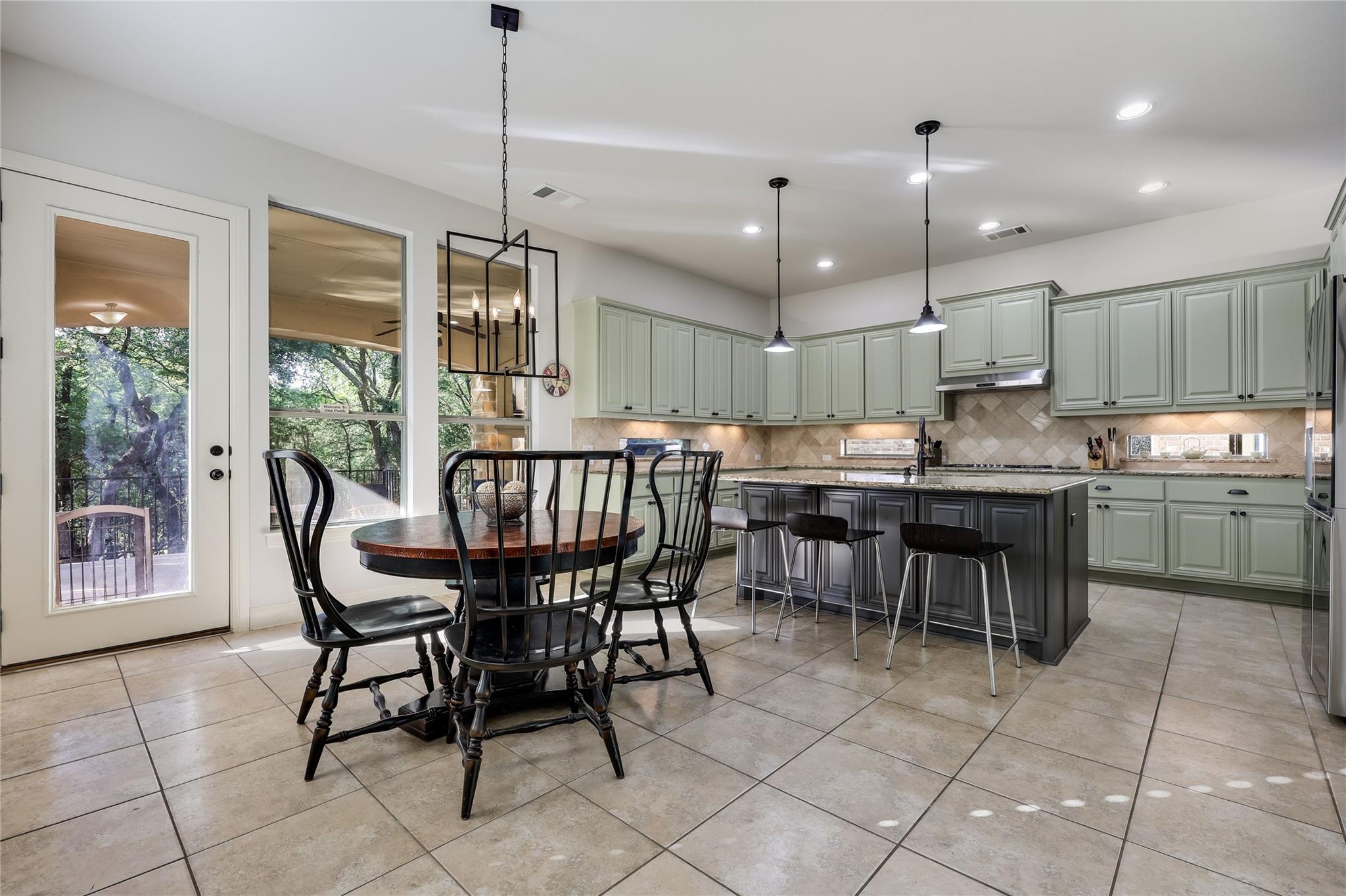 321 Angus DR