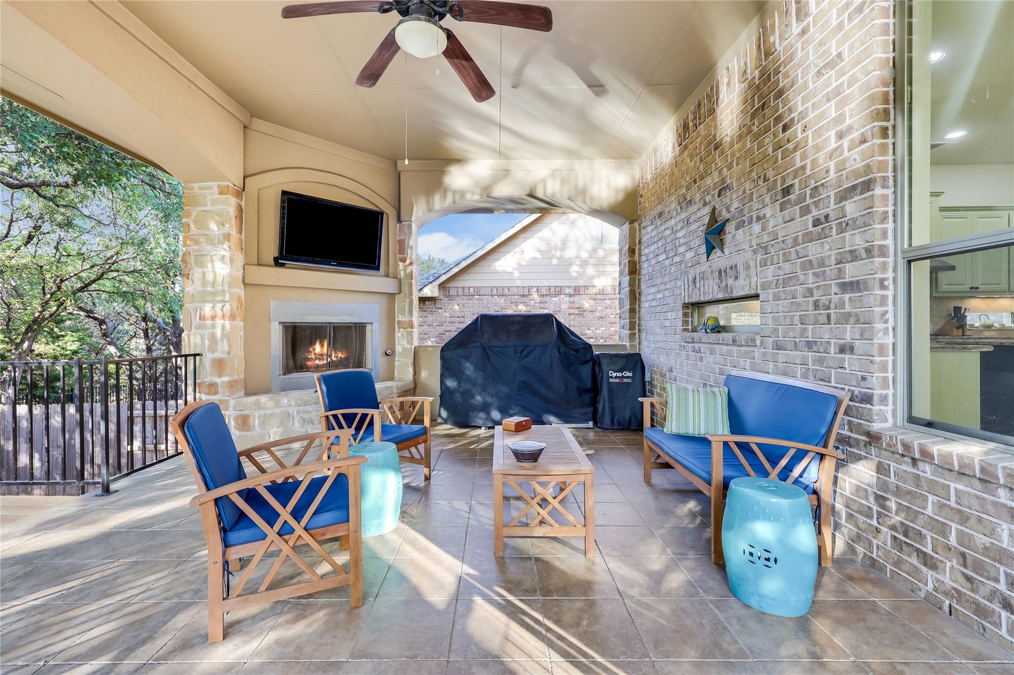321 Angus DR