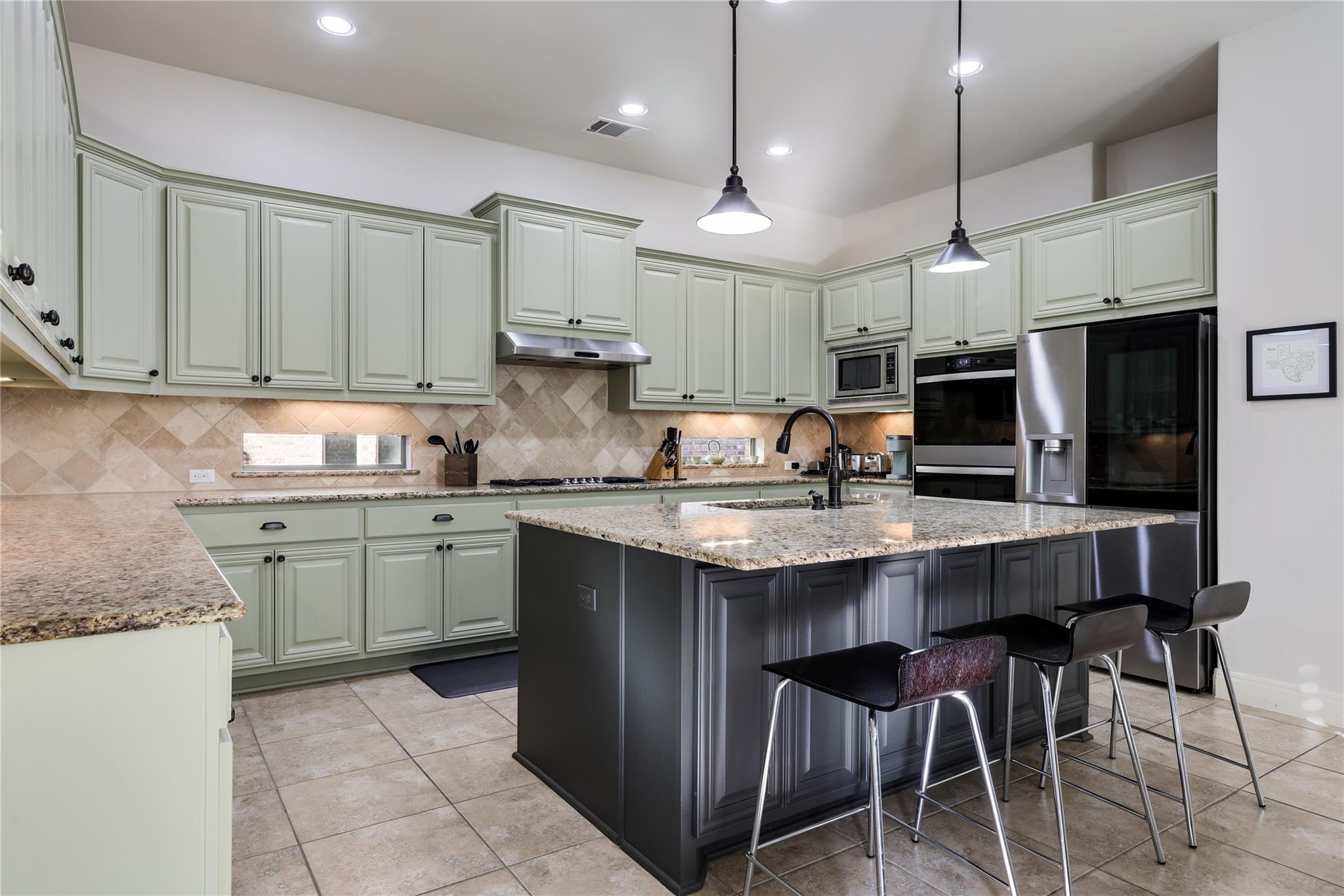 321 Angus DR