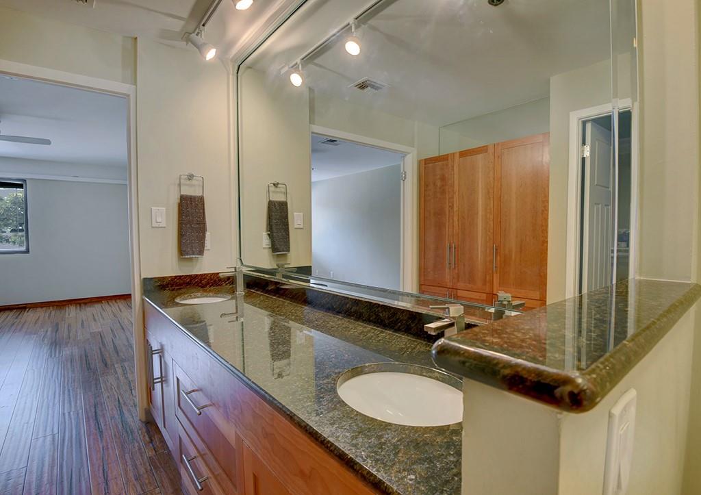 40 N Interstate 35 EXPY Unit: 2C2