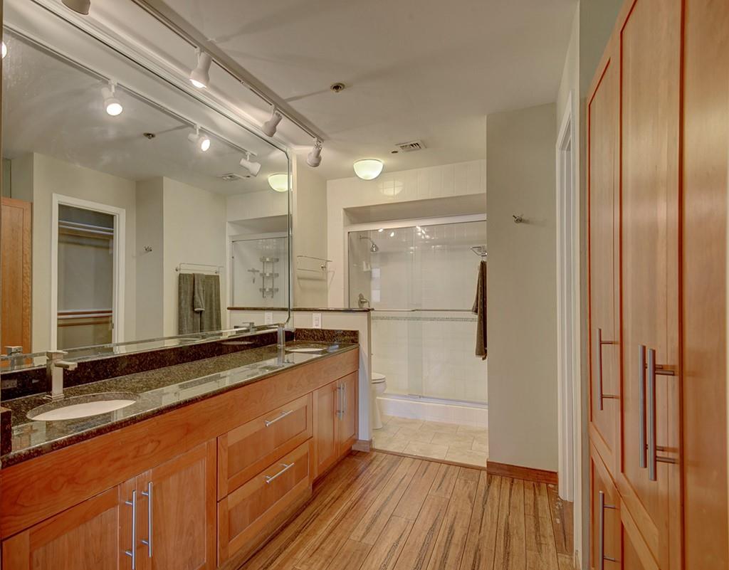 40 N Interstate 35 EXPY Unit: 2C2