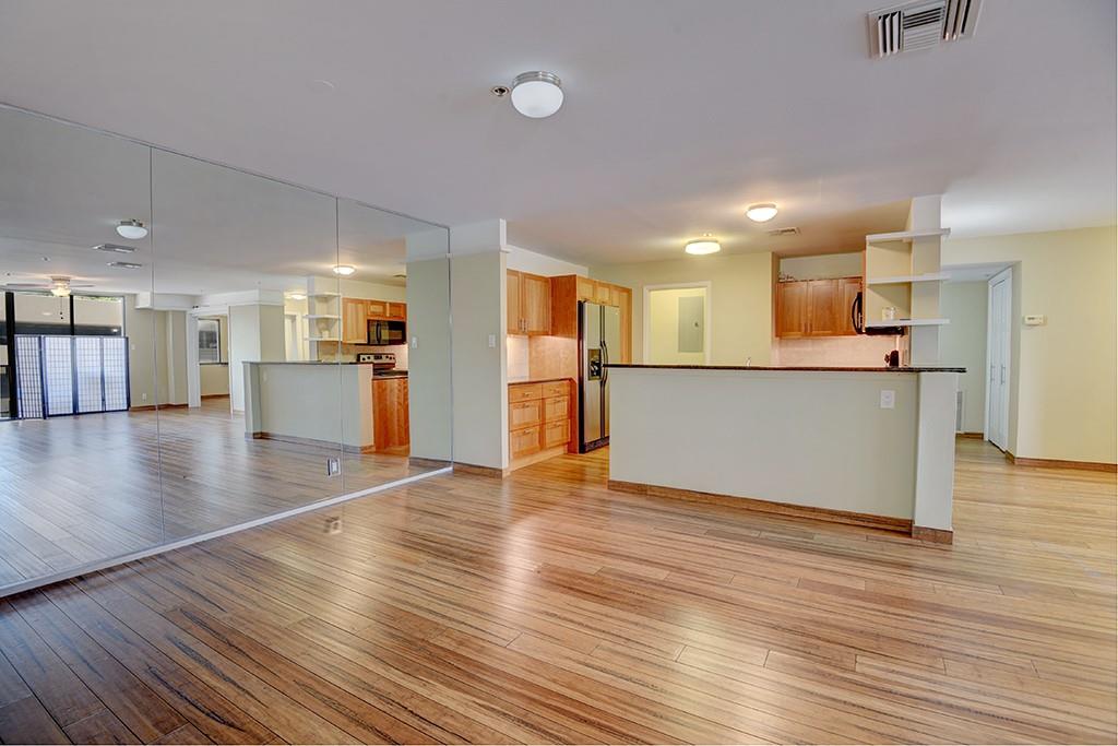 40 N Interstate 35 EXPY Unit: 2C2