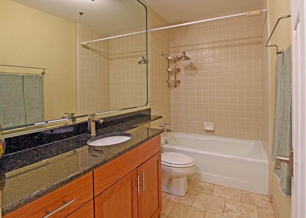 40 N Interstate 35 EXPY Unit: 2C2