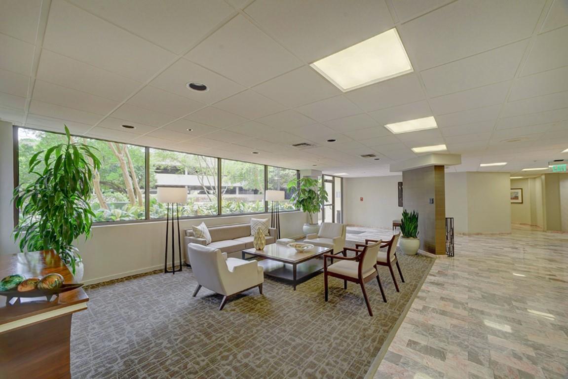 40 N Interstate 35 EXPY Unit: 2C2