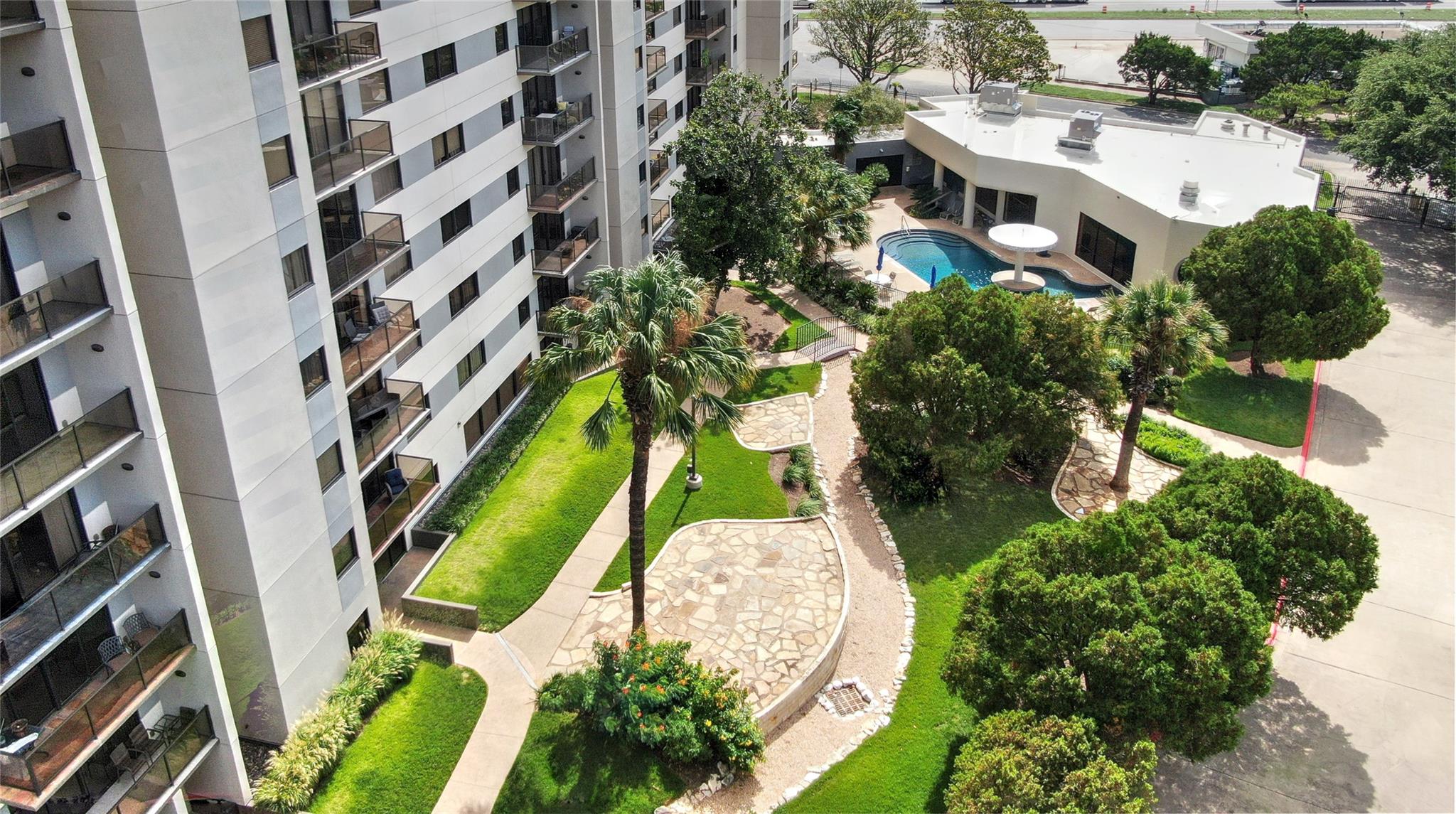 40 N Interstate 35 EXPY Unit: 2C2