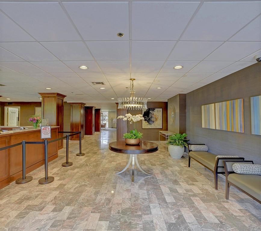 40 N Interstate 35 EXPY Unit: 2C2