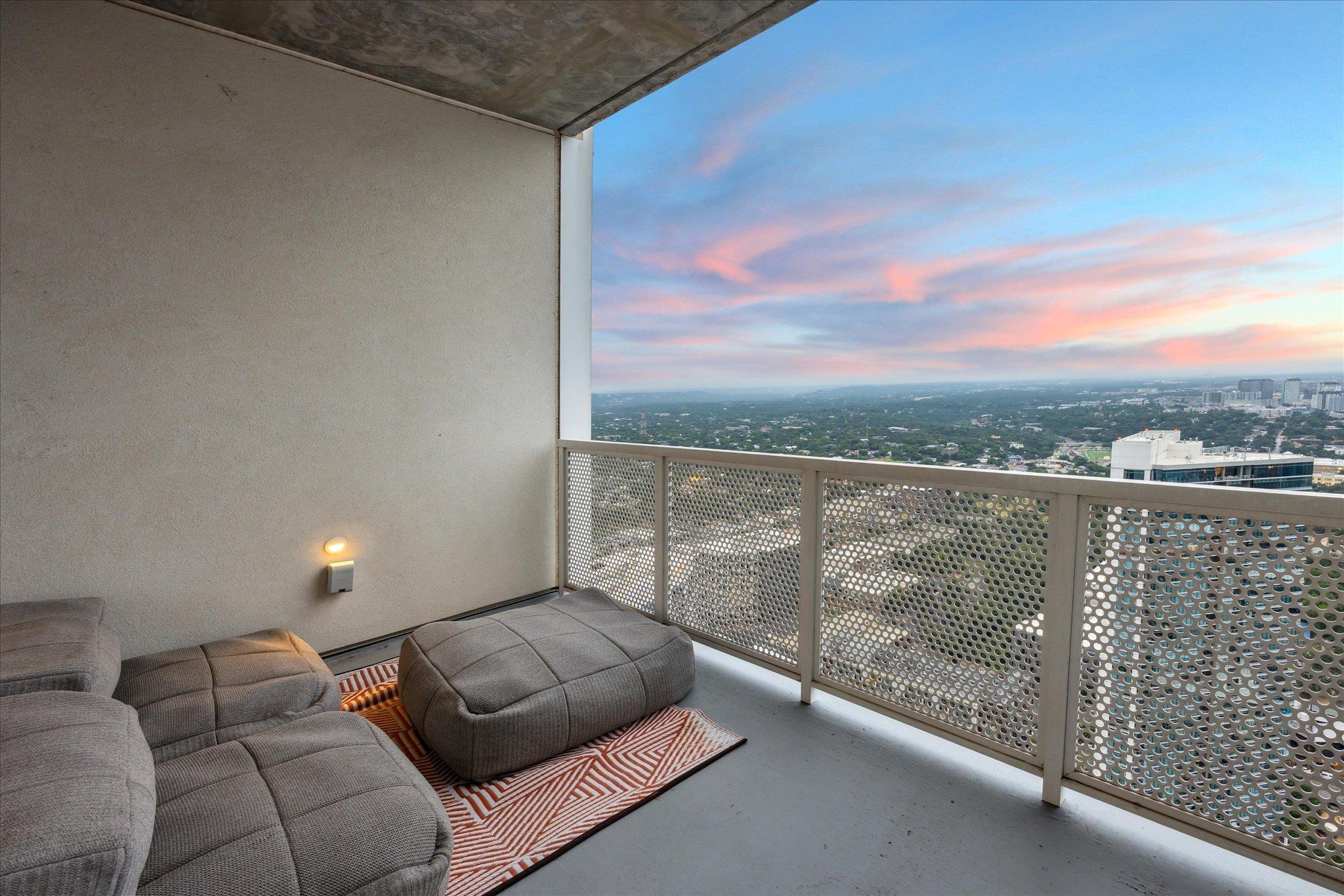 301 West Ave # 4703
