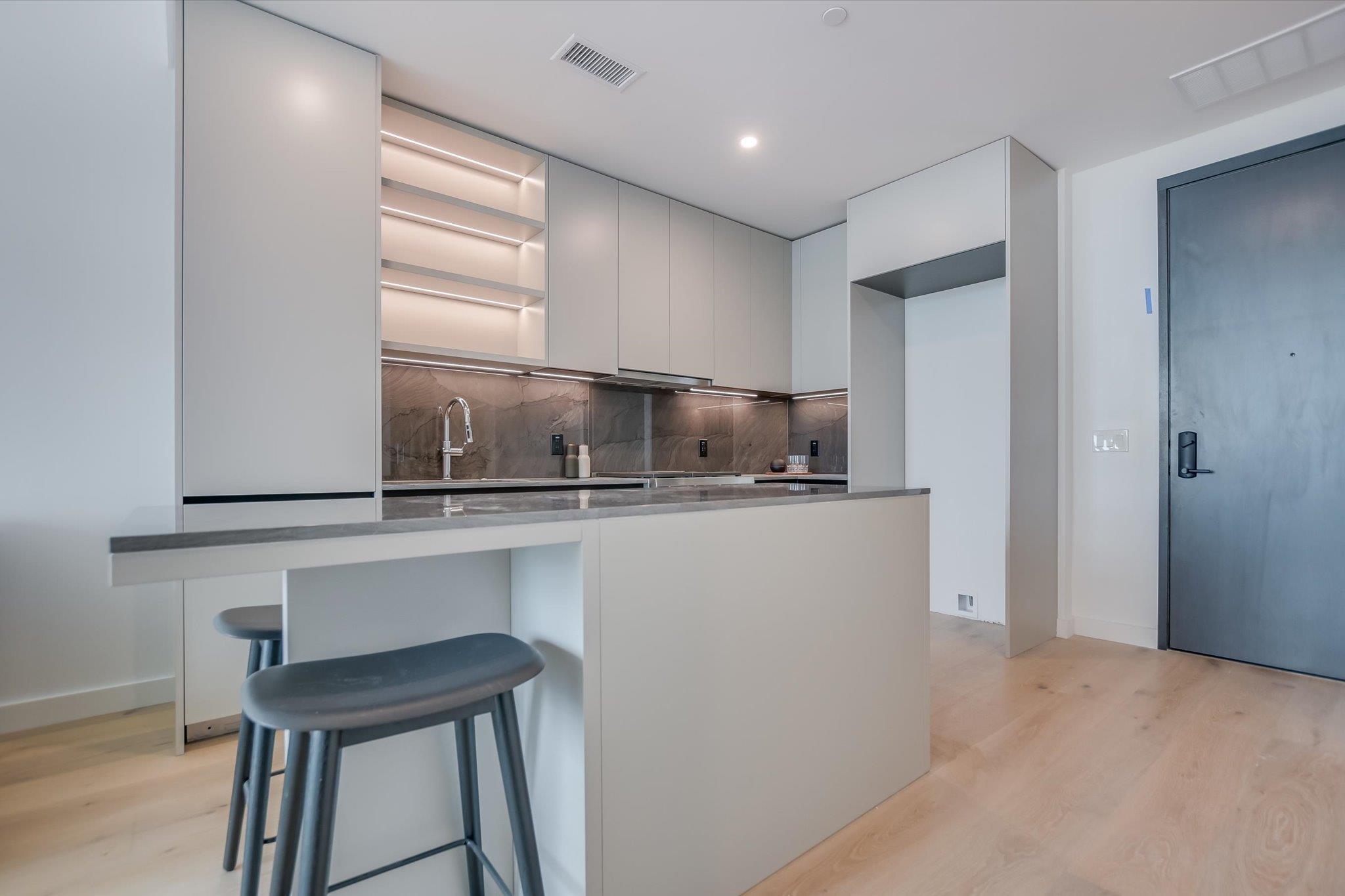 610 Davis ST # 1811