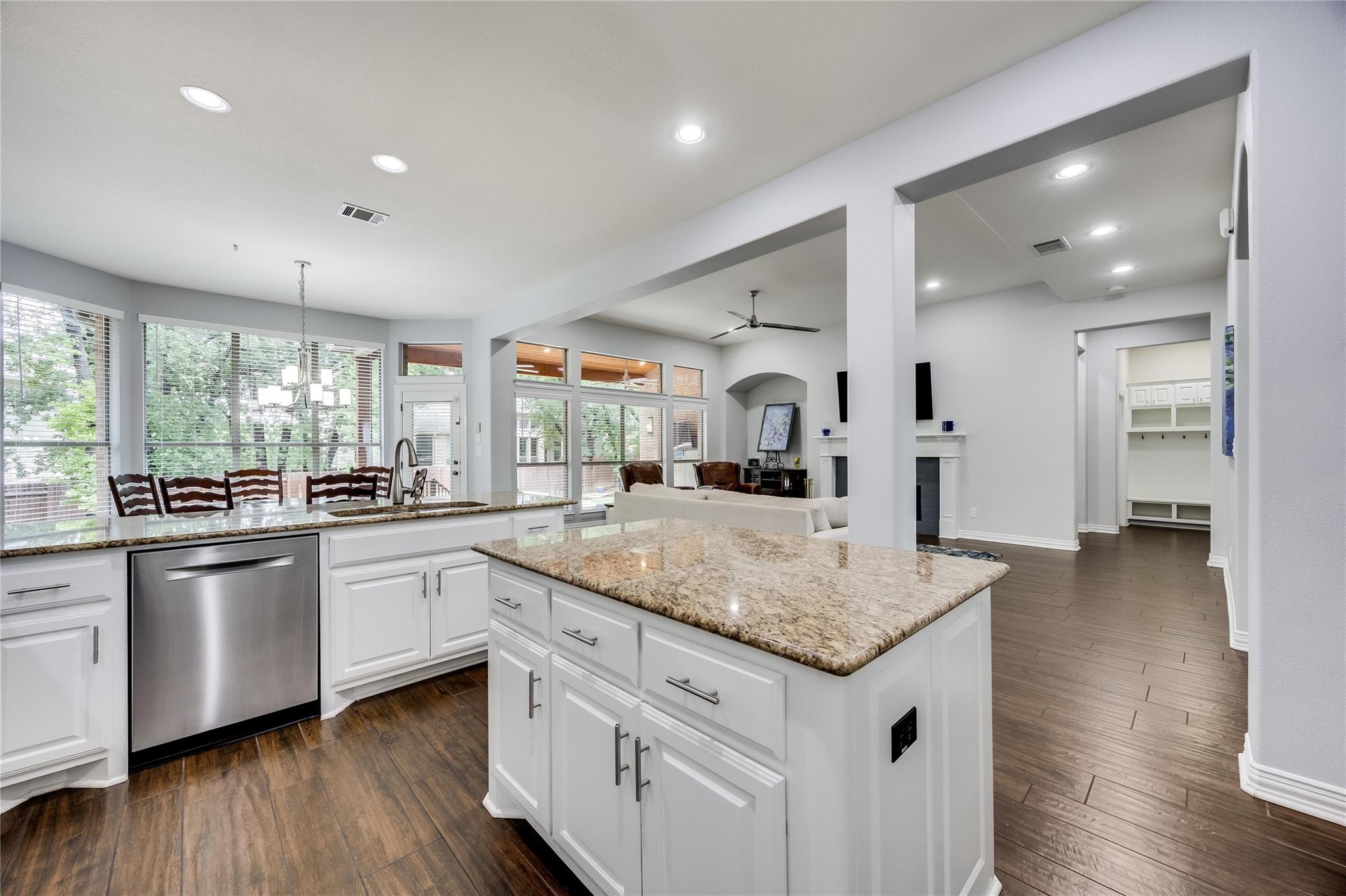 204 Broken Arrow DR