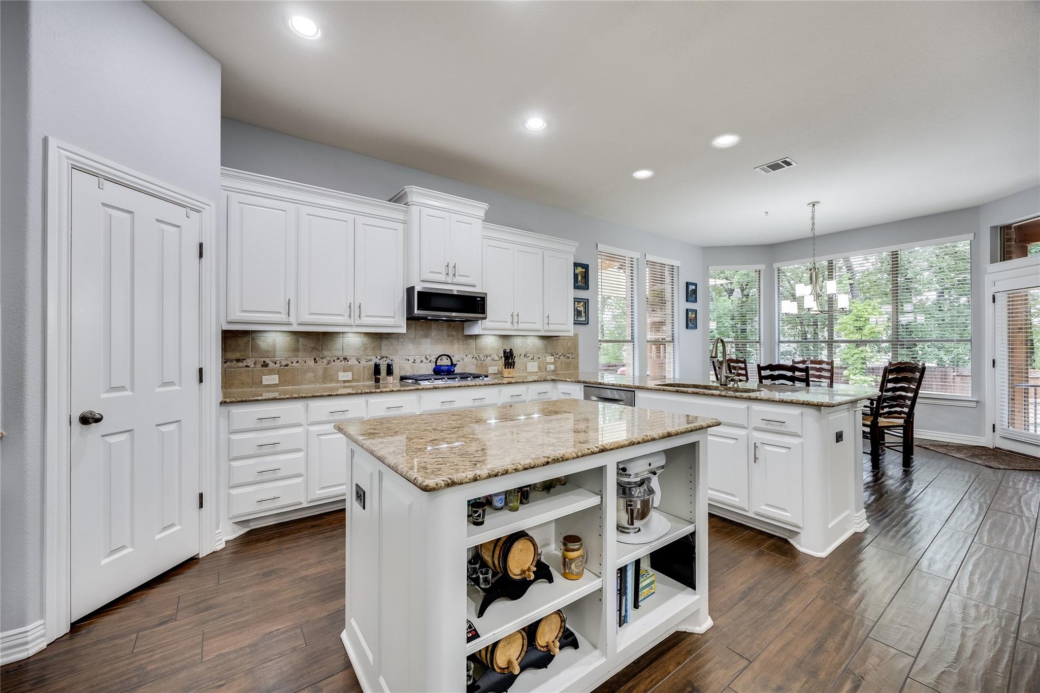 204 Broken Arrow DR