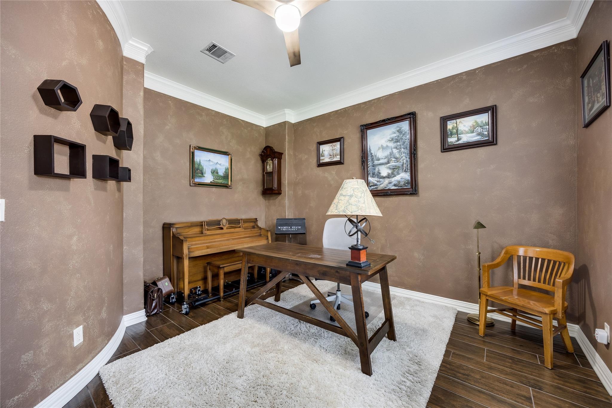 204 Broken Arrow DR