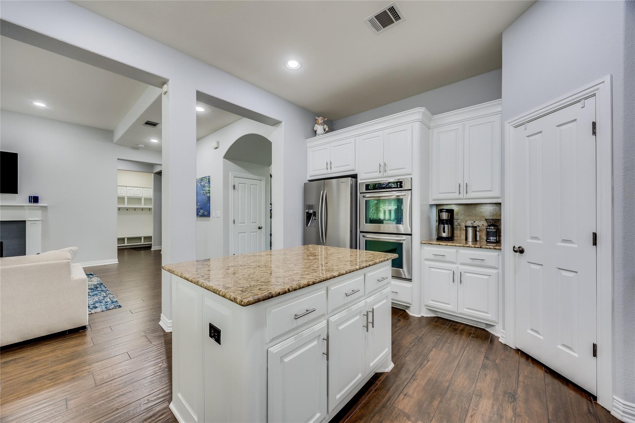 204 Broken Arrow DR