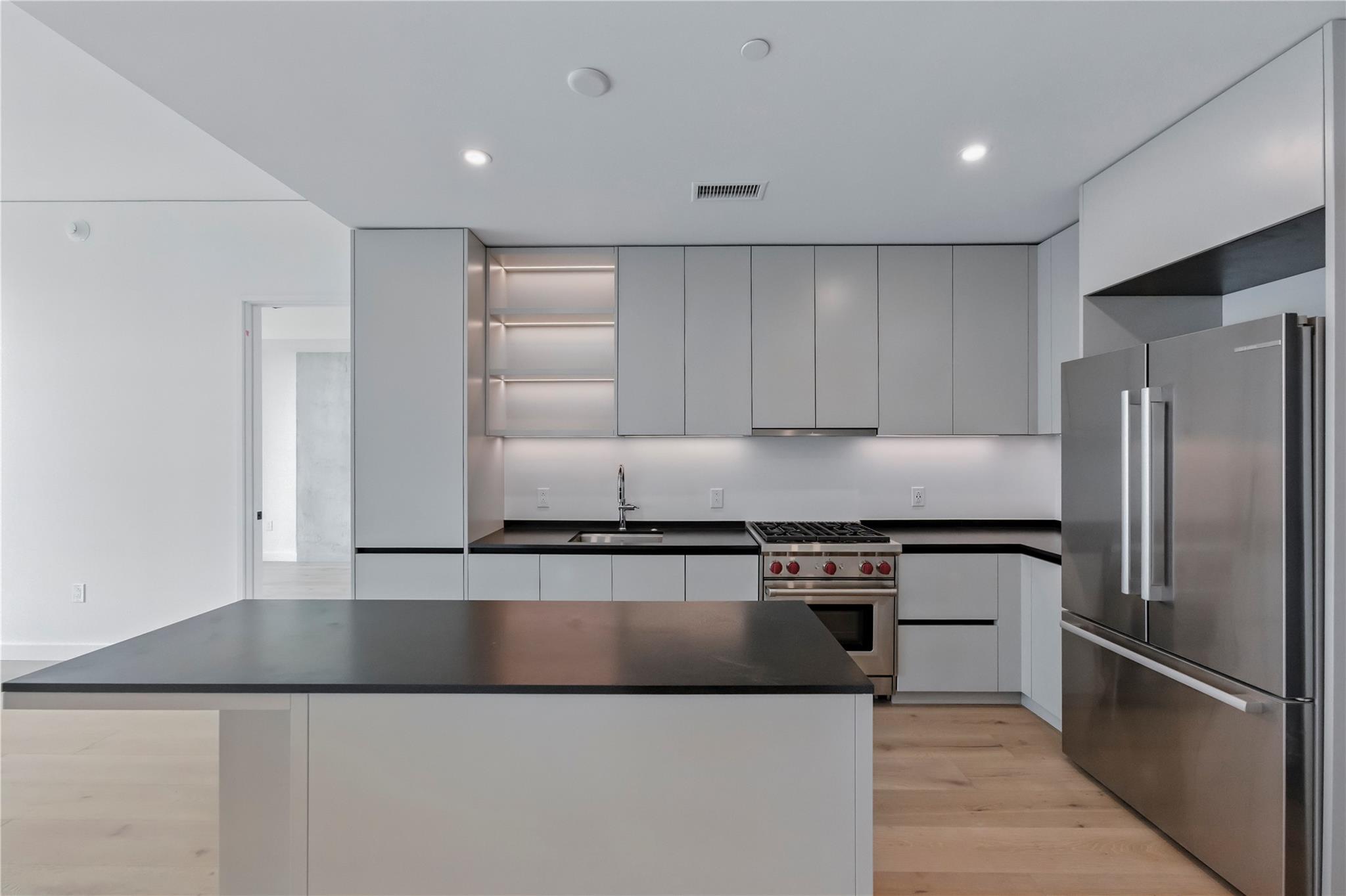 610 Davis ST # 3104