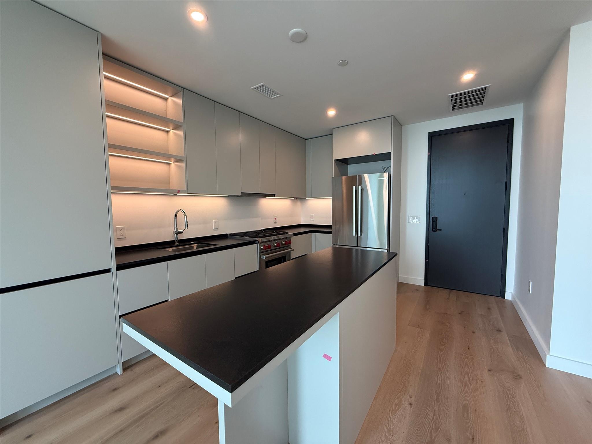 610 Davis ST # 3104