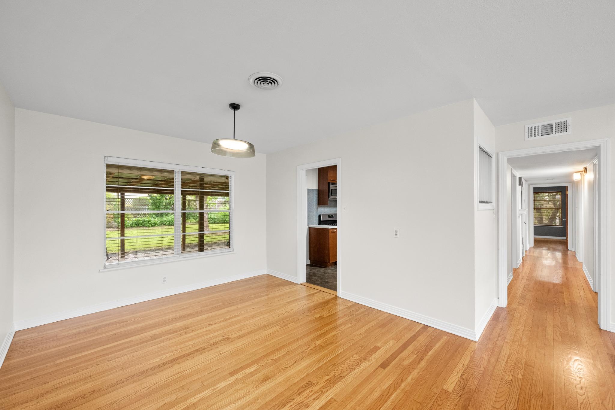 1404 Cloverleaf DR