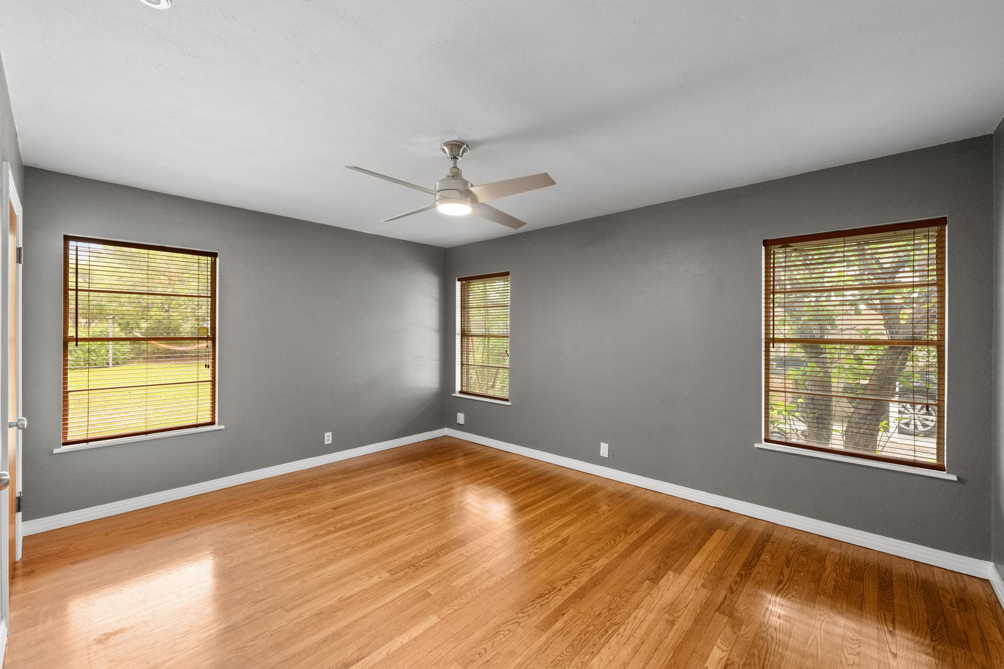 1404 Cloverleaf DR