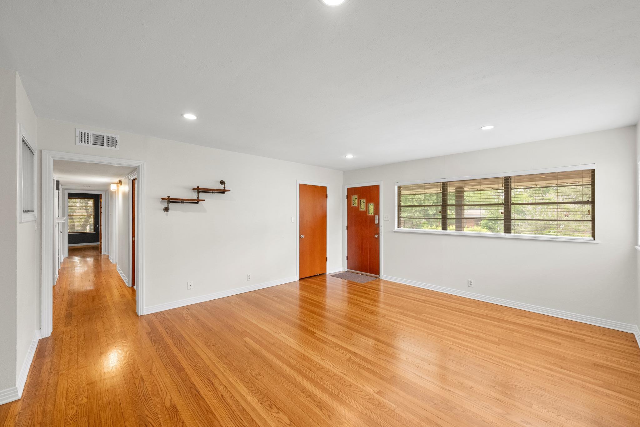 1404 Cloverleaf DR
