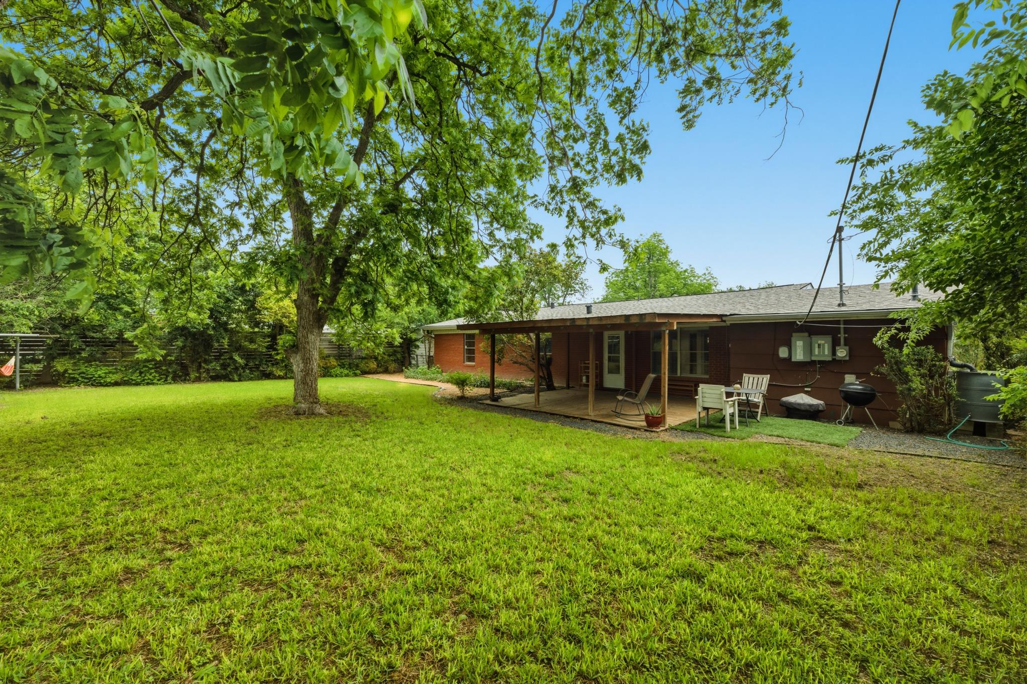 1404 Cloverleaf DR
