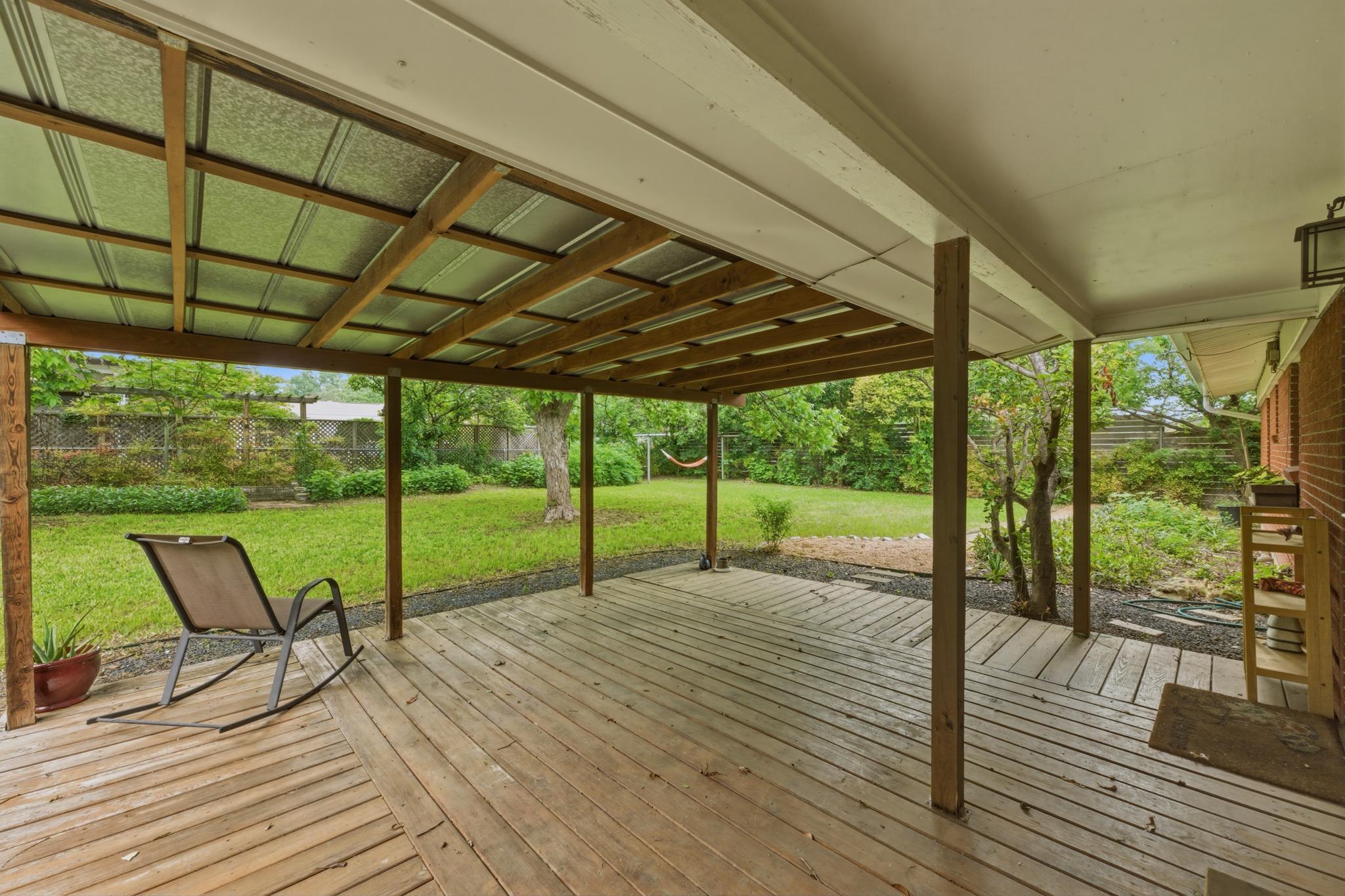 1404 Cloverleaf DR