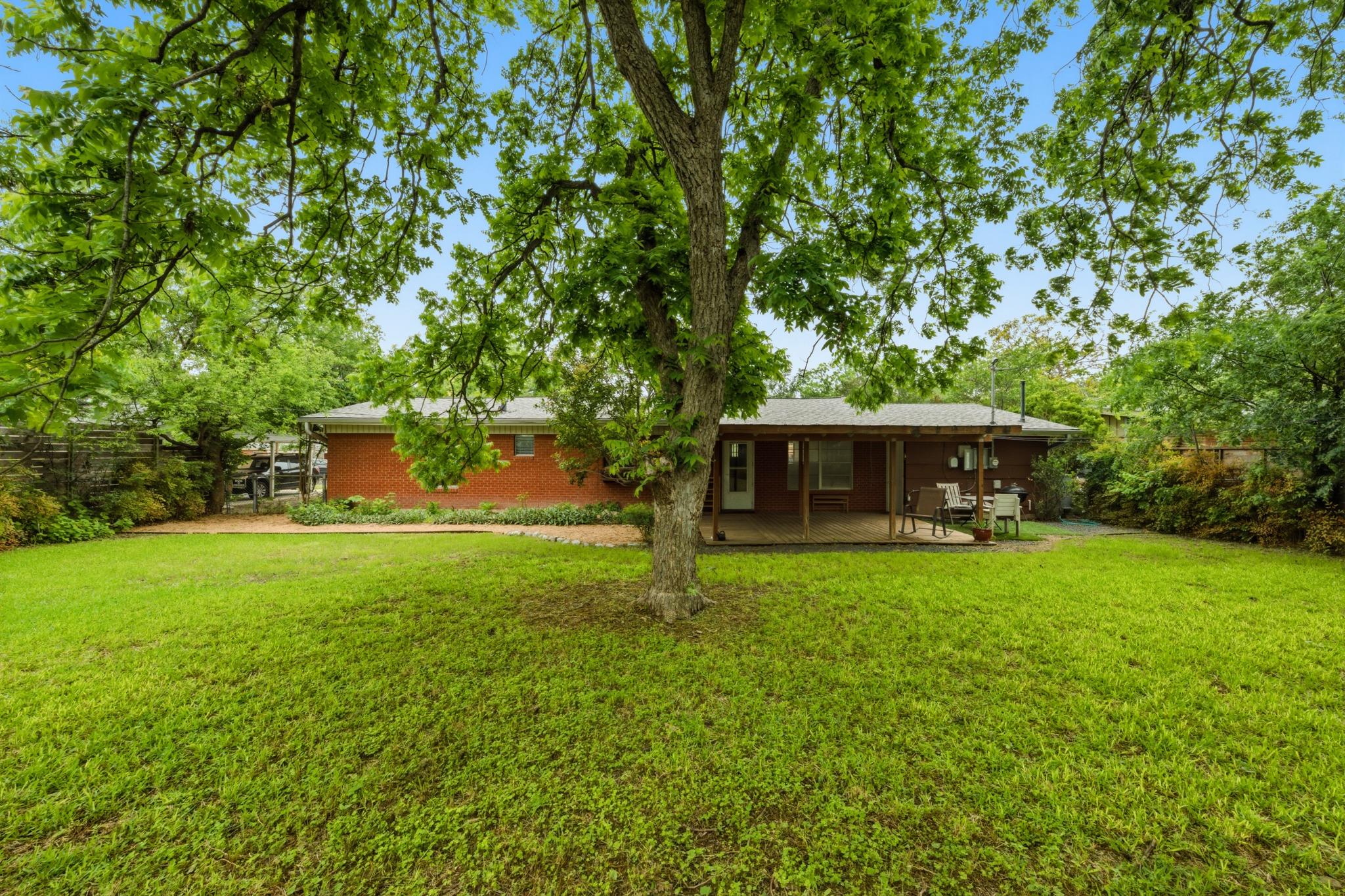 1404 Cloverleaf DR
