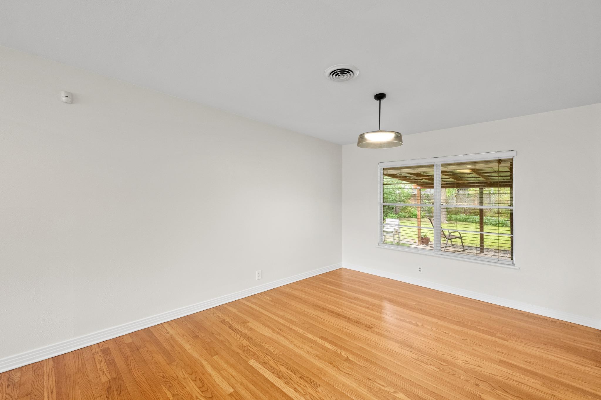 1404 Cloverleaf DR
