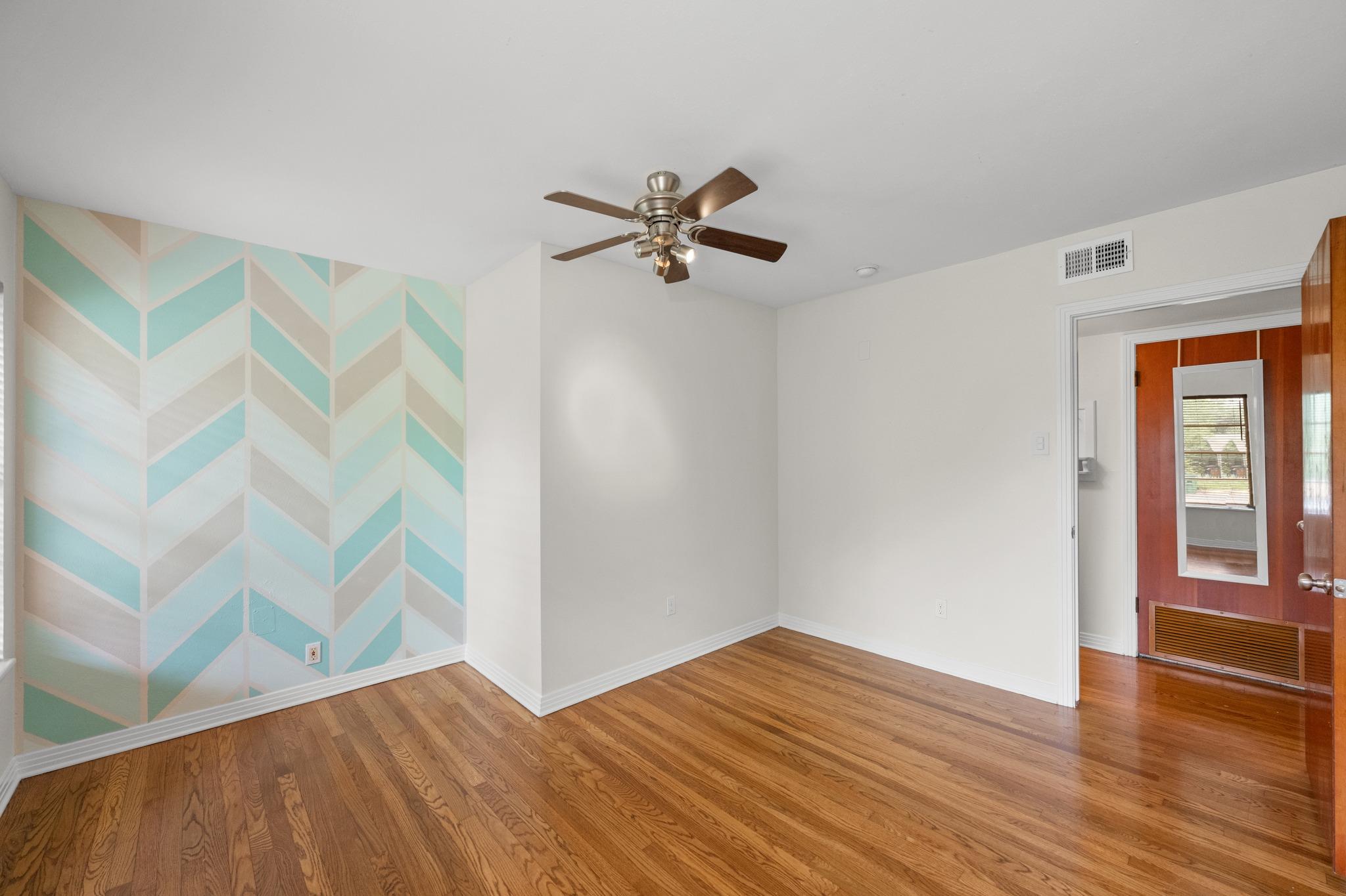 1404 Cloverleaf DR